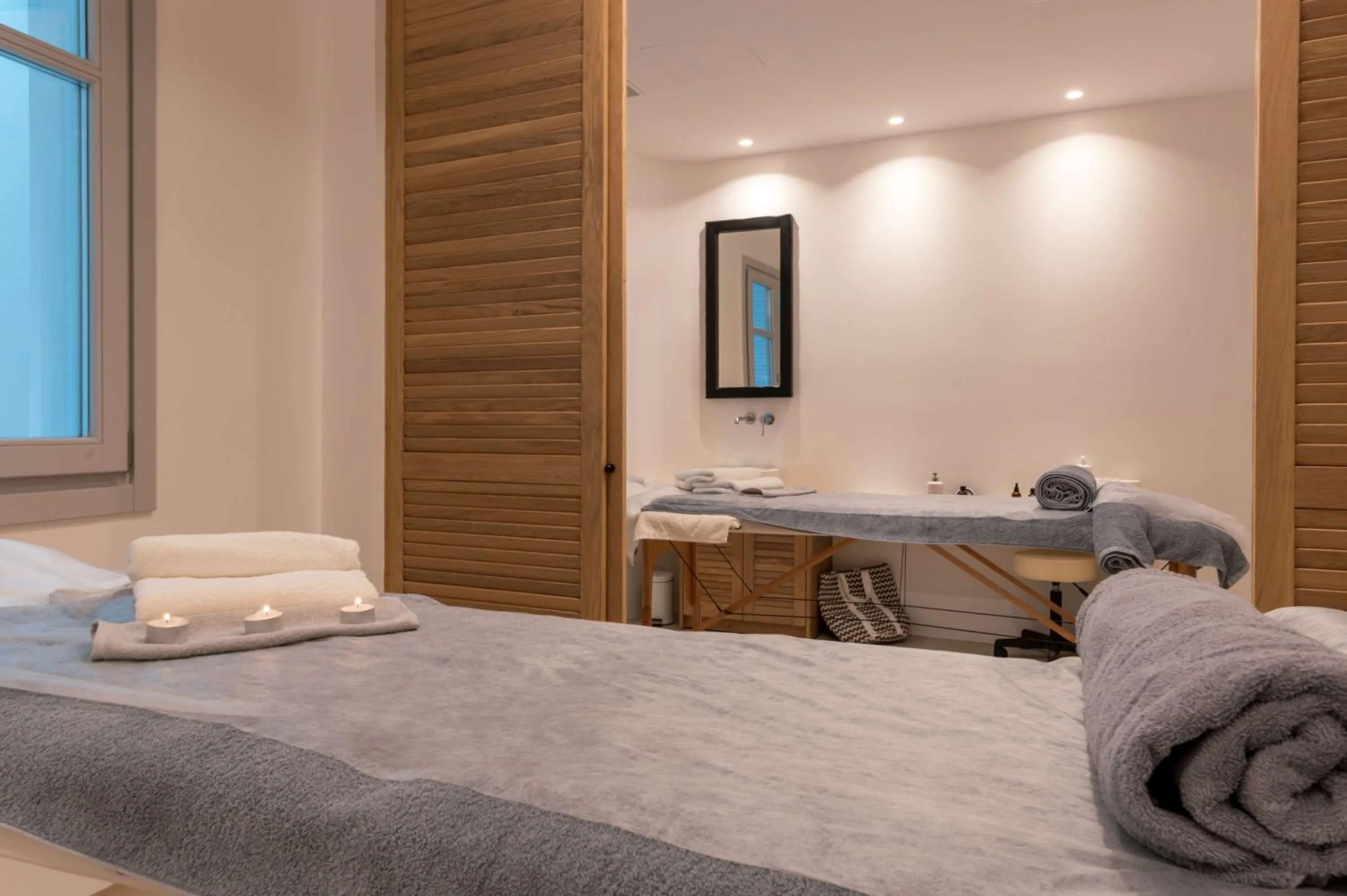 Spa and wellness centre/facilities, Bed in Radisson Blu Euphoria Resort, Mykonos