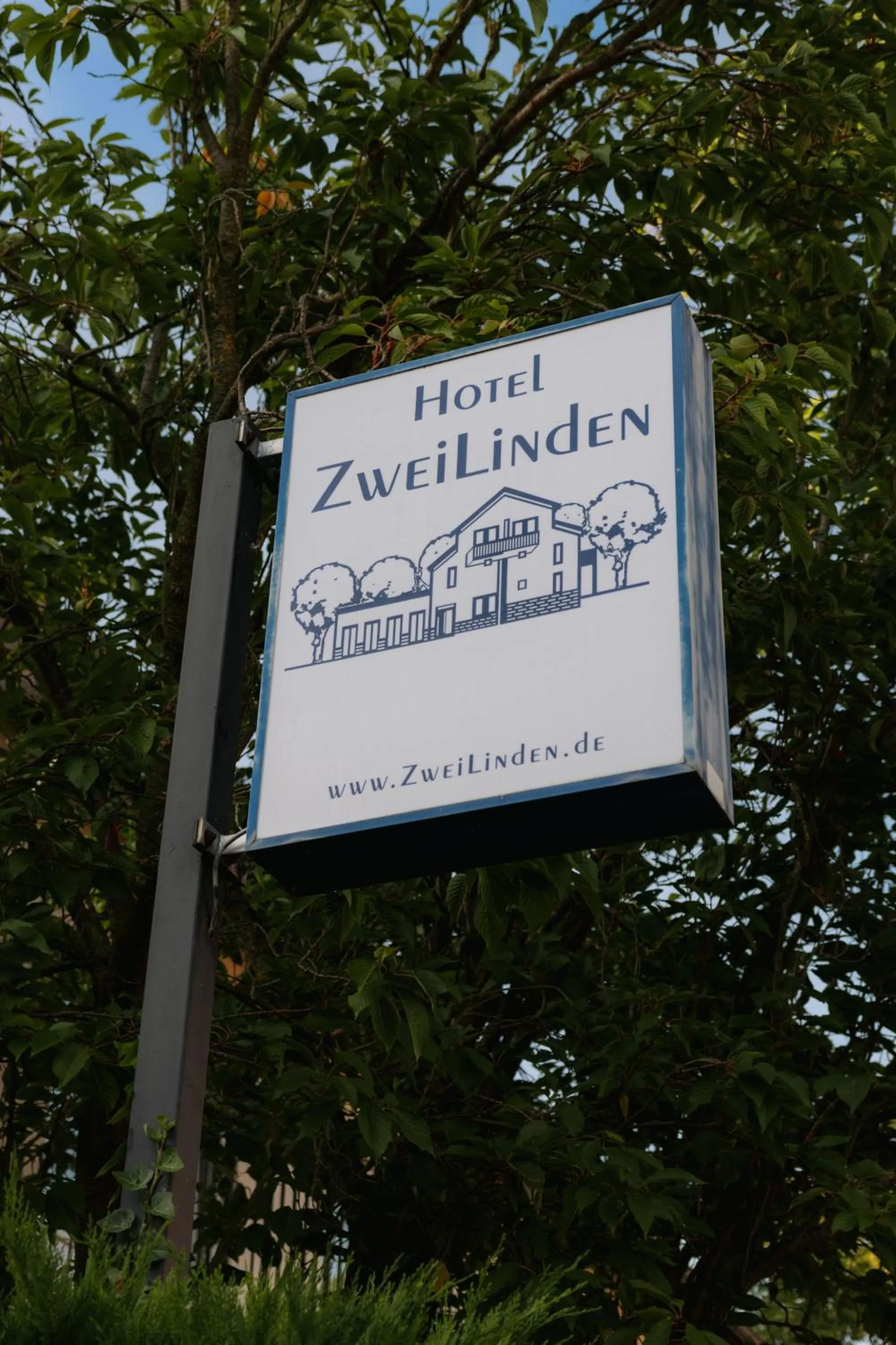 Property logo or sign in Hotel ZweiLinden Meckenheim Bonn