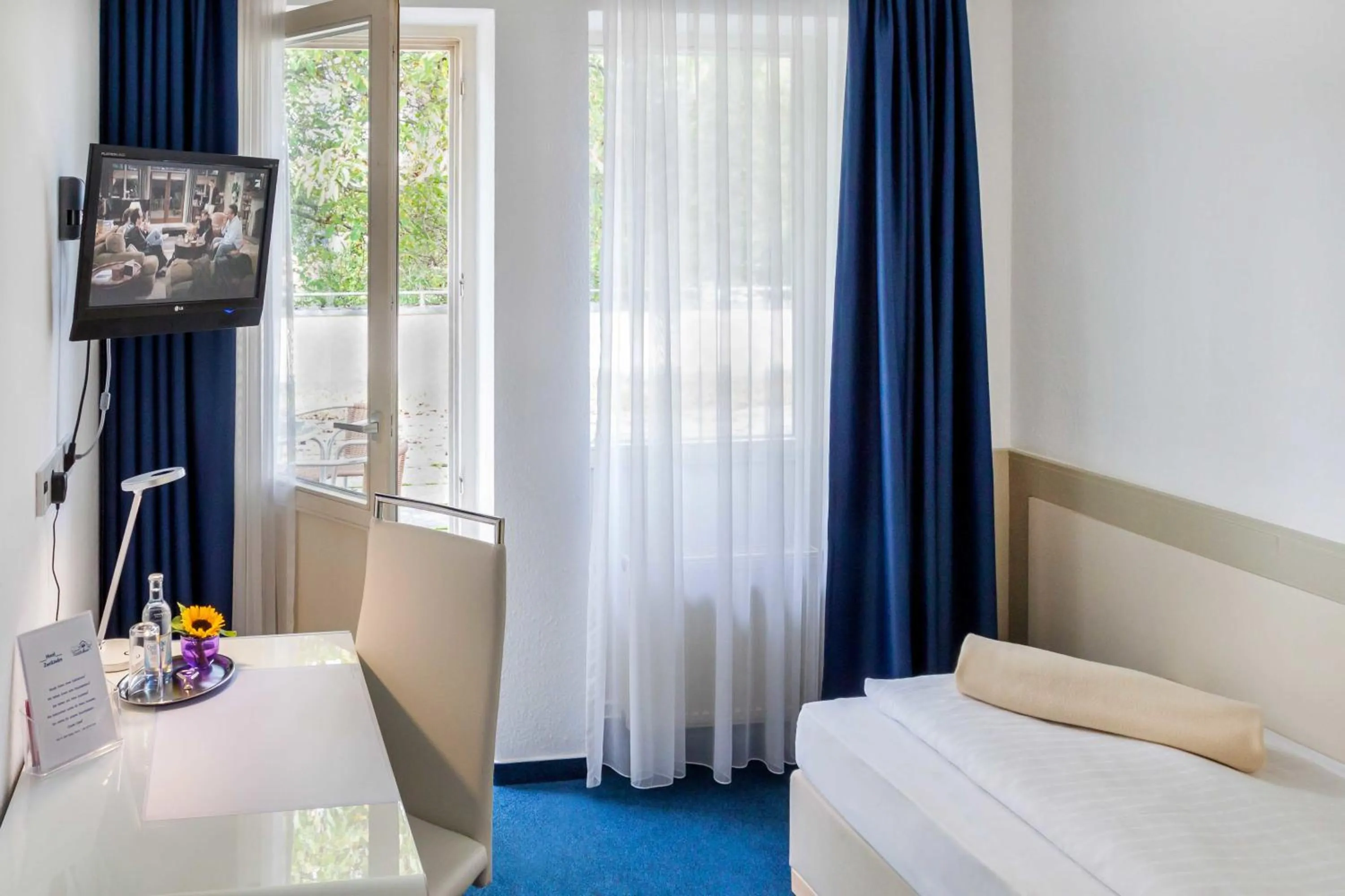 Bedroom, Bed in Hotel ZweiLinden Meckenheim Bonn