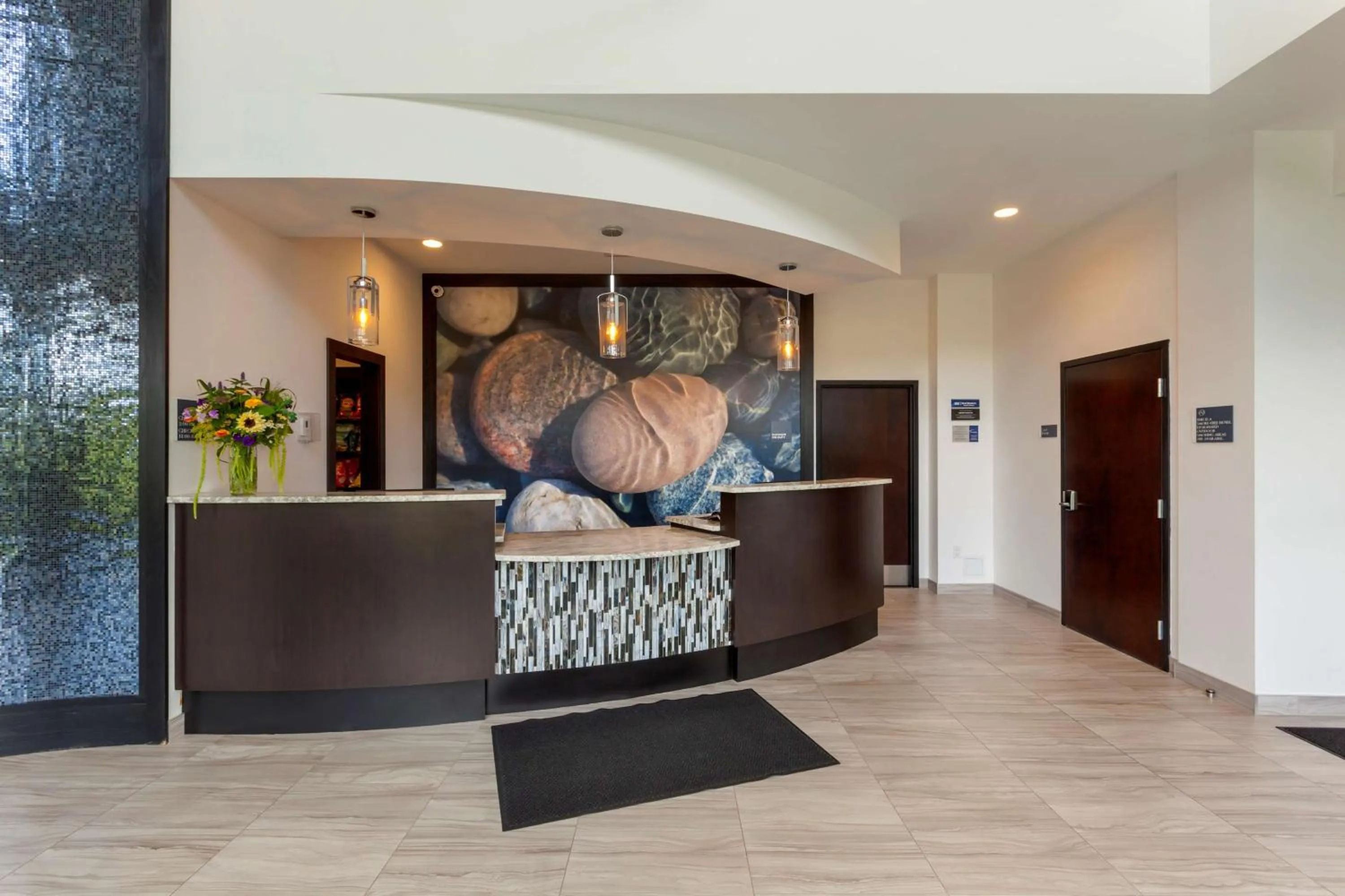 Lobby or reception in Best Western Premier Northwood Hotel