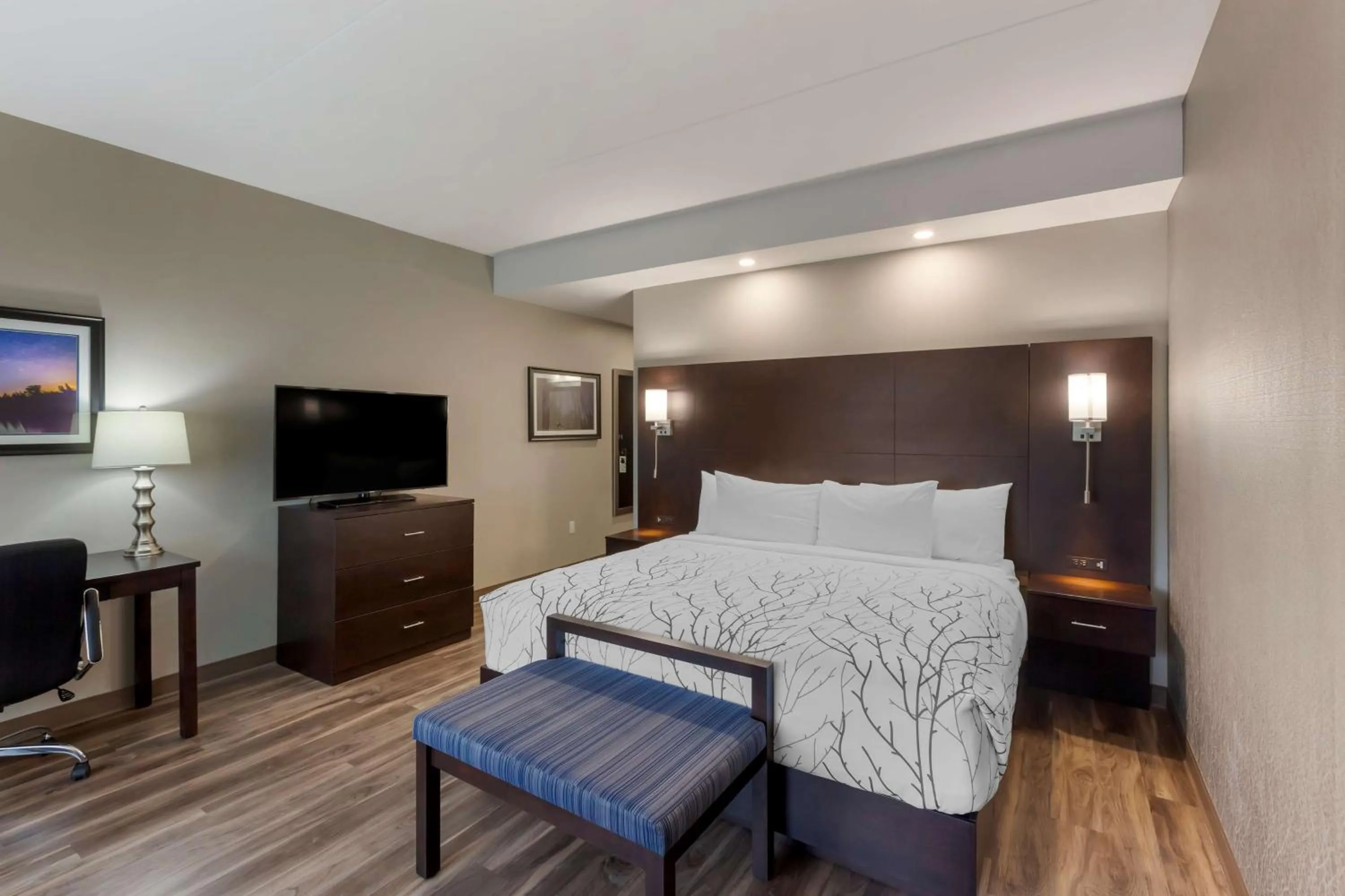 Bedroom, Bed in Best Western Premier Northwood Hotel