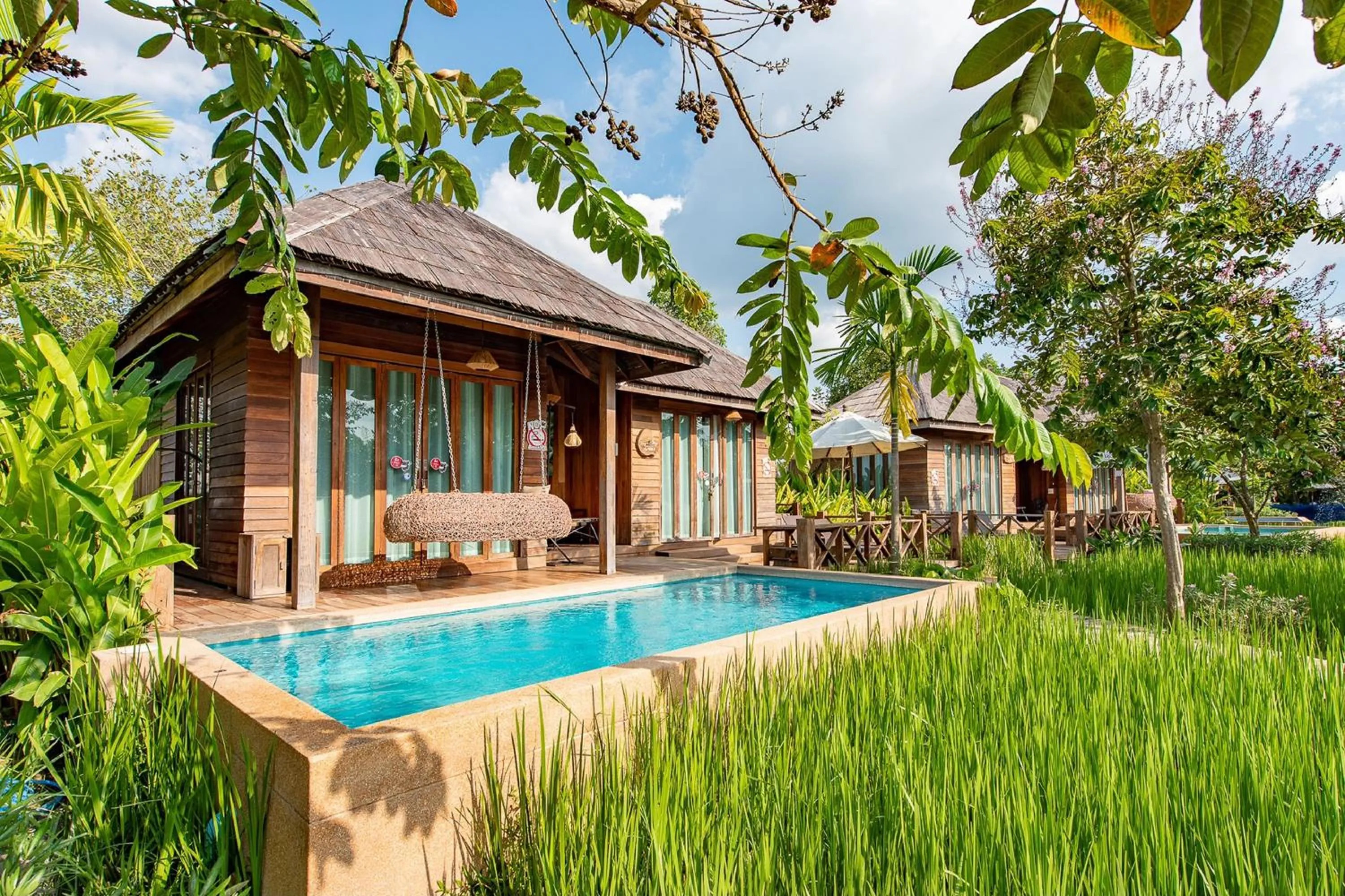 Swimming pool in Tongna Cottage Natural Resort