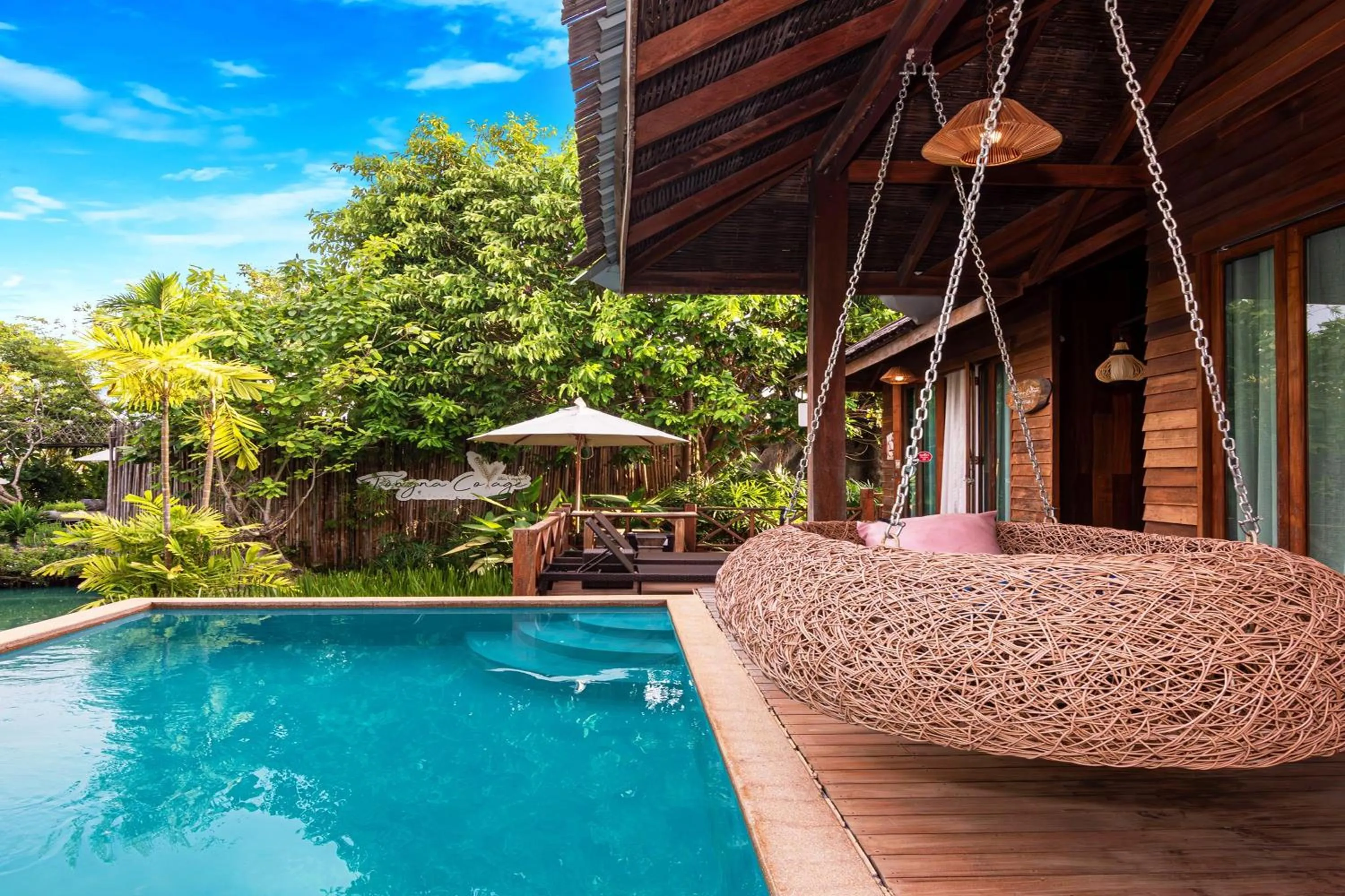 Swimming pool in Tongna Cottage Natural Resort