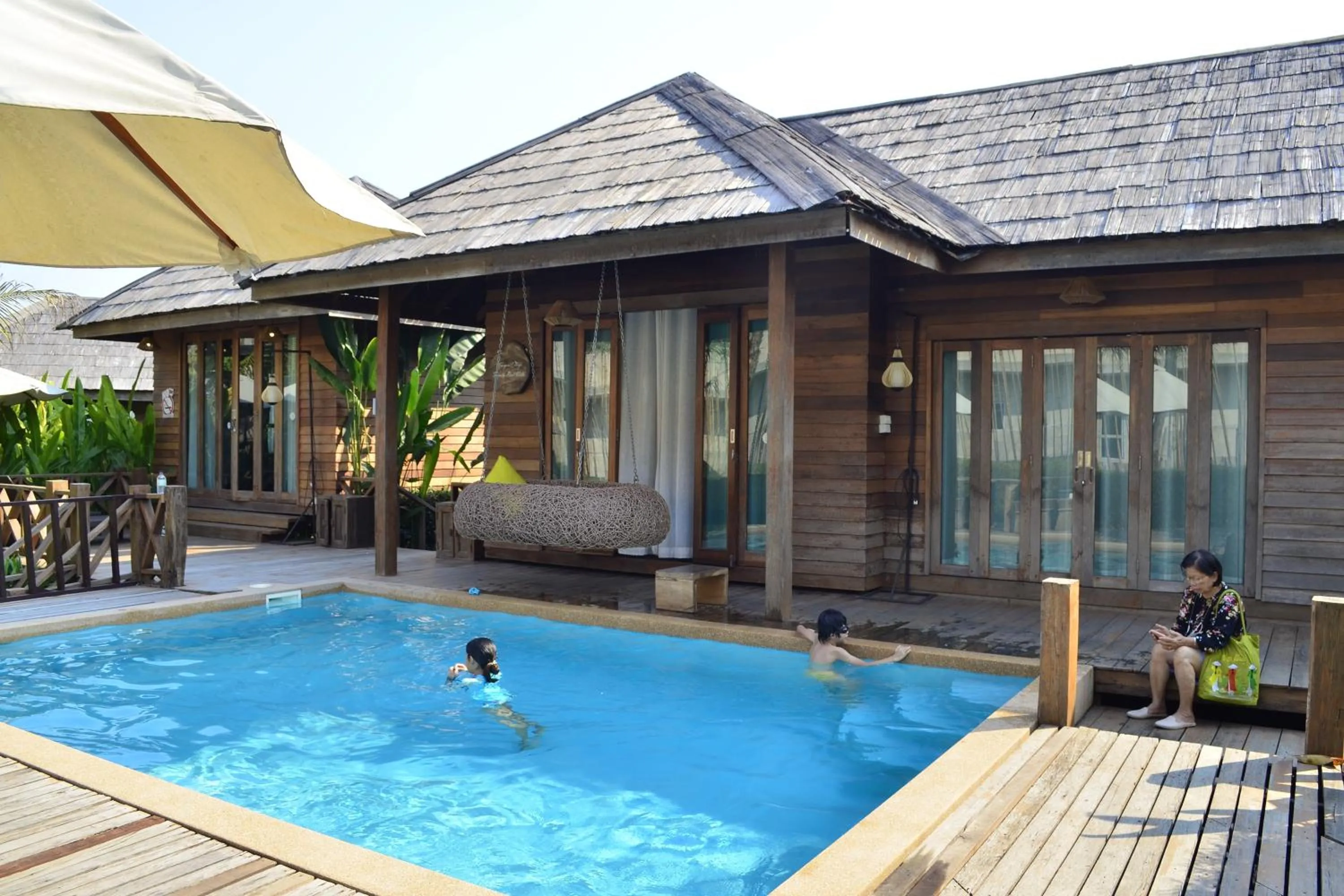 Swimming pool in Tongna Cottage Natural Resort