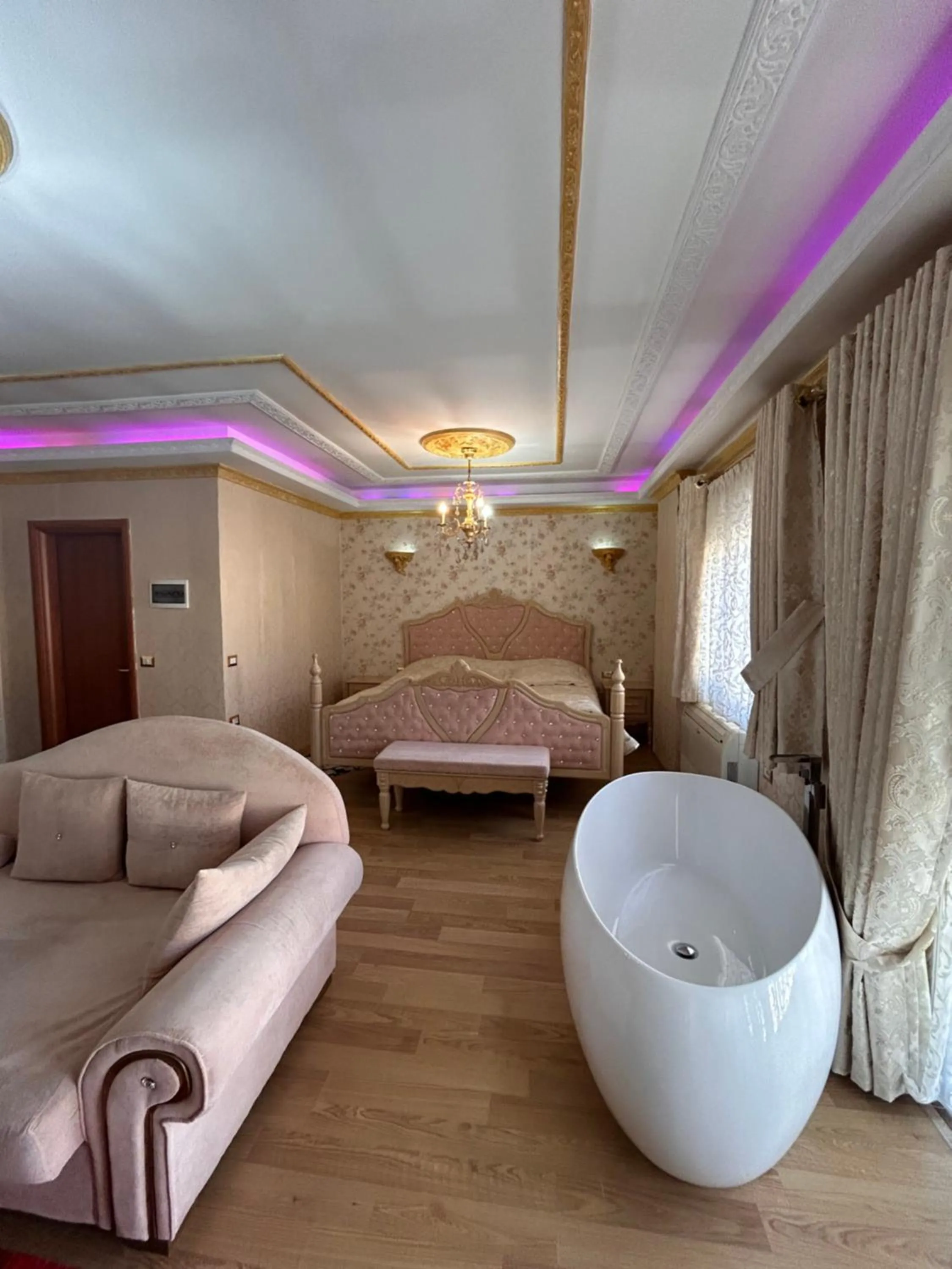 Bed in Luxurious Apartment Lake View Pogradec
