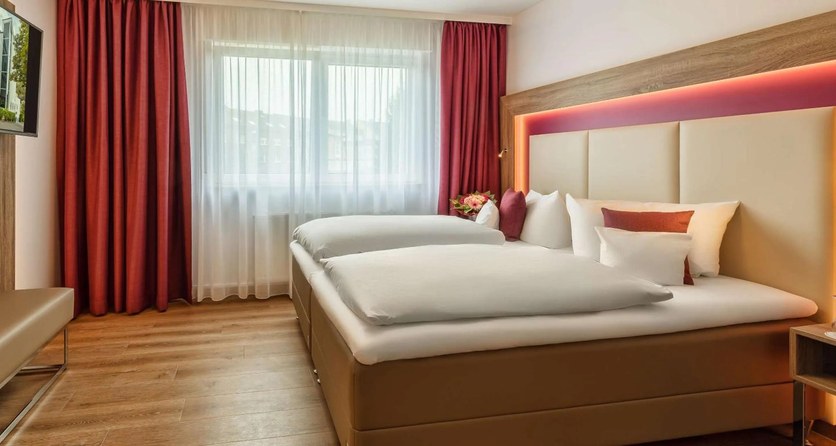 Photo of the whole room, Bed in Best Western Plus Hotel Stadtquartier Haan