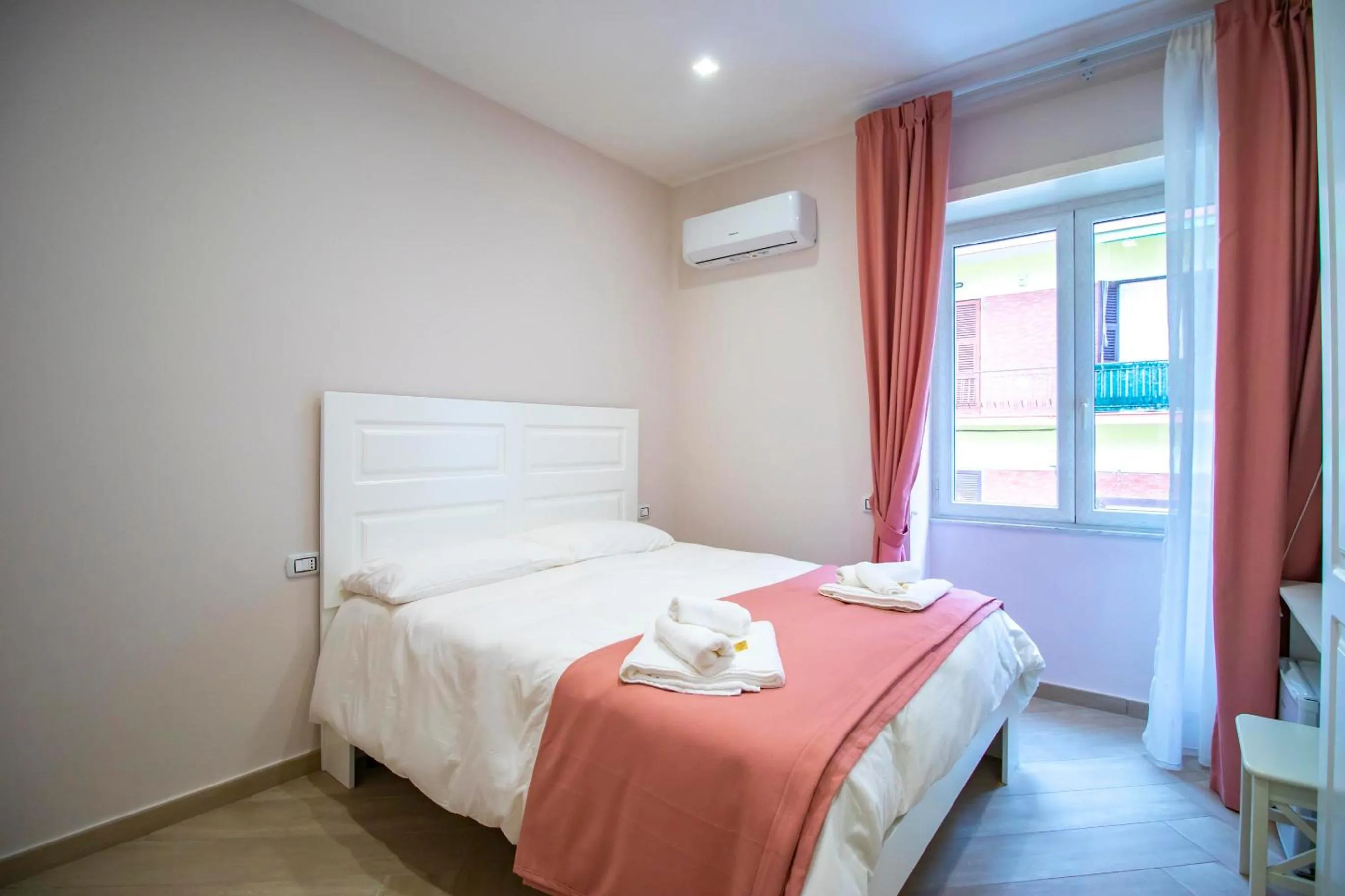 Photo of the whole room, Bed in Dimora Costantino