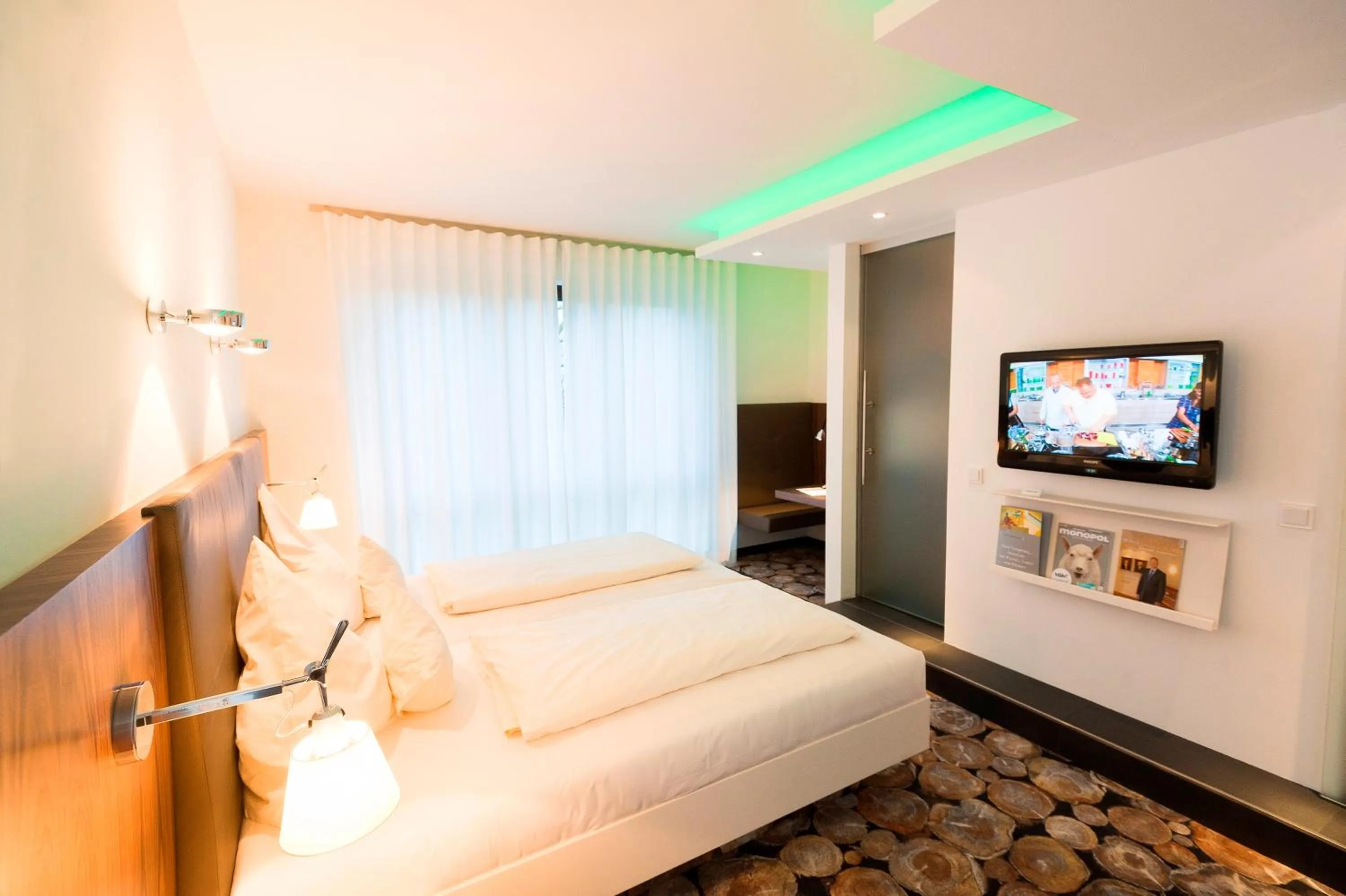 Photo of the whole room, Bed in Mintrops Land Hotel Burgaltendorf