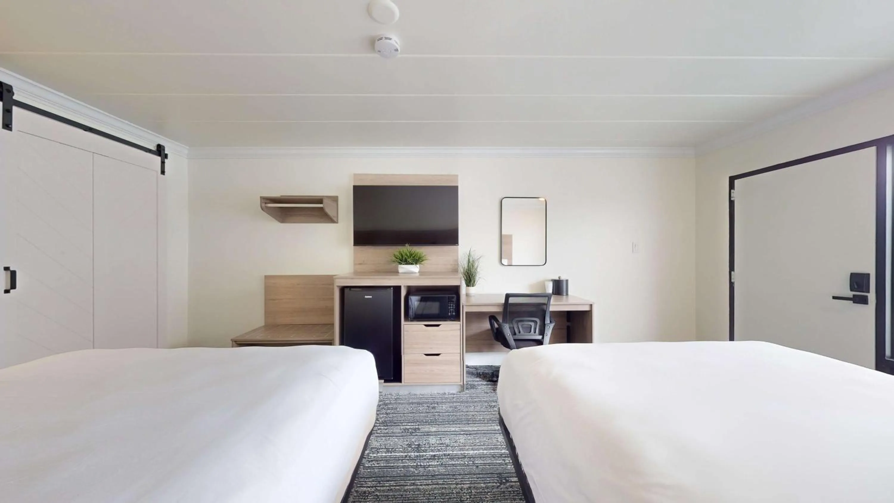 Bedroom, Bed in Pavilion Motor Lodge