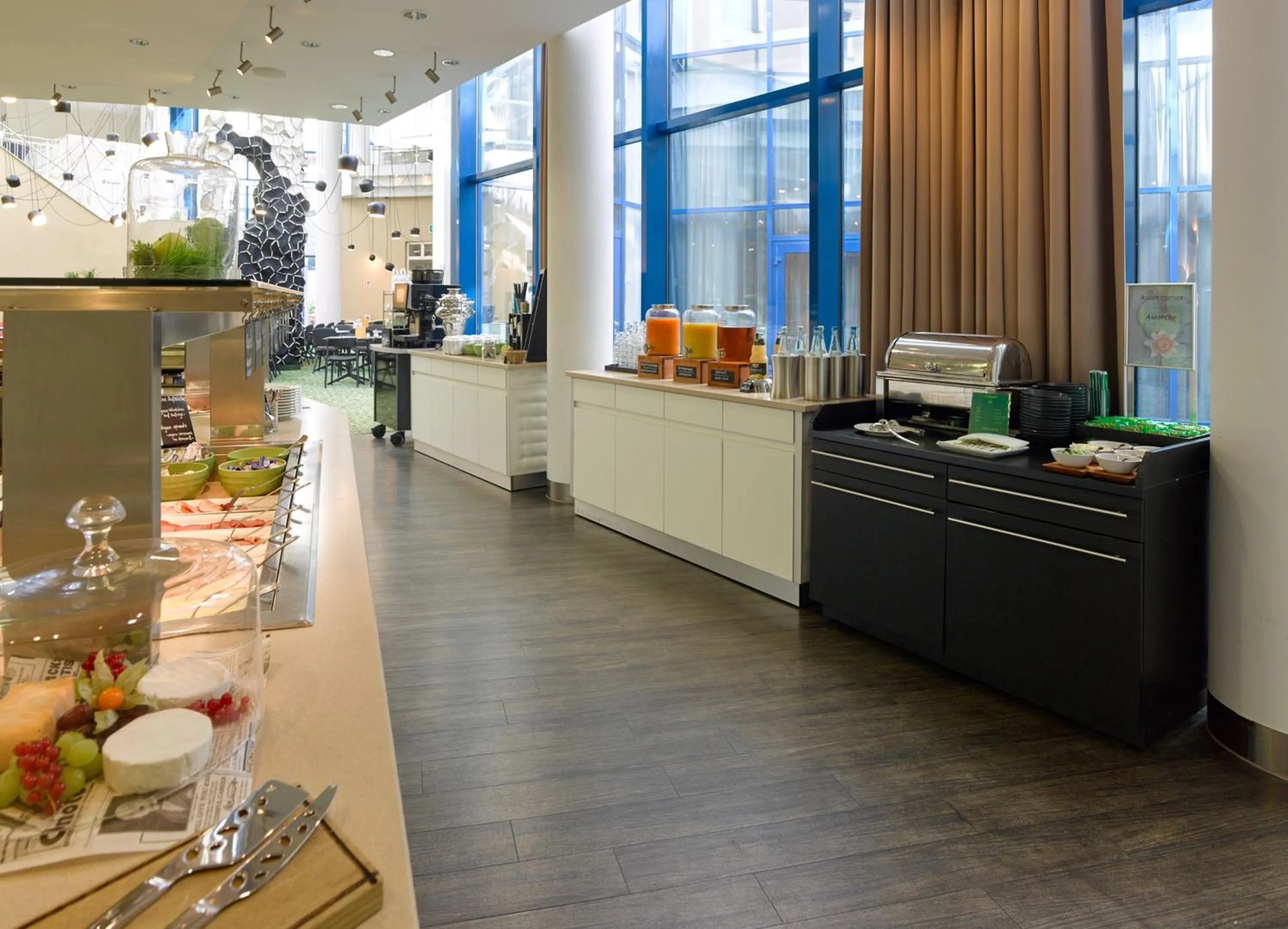 Restaurant/places to eat in Holiday Inn Stuttgart by IHG