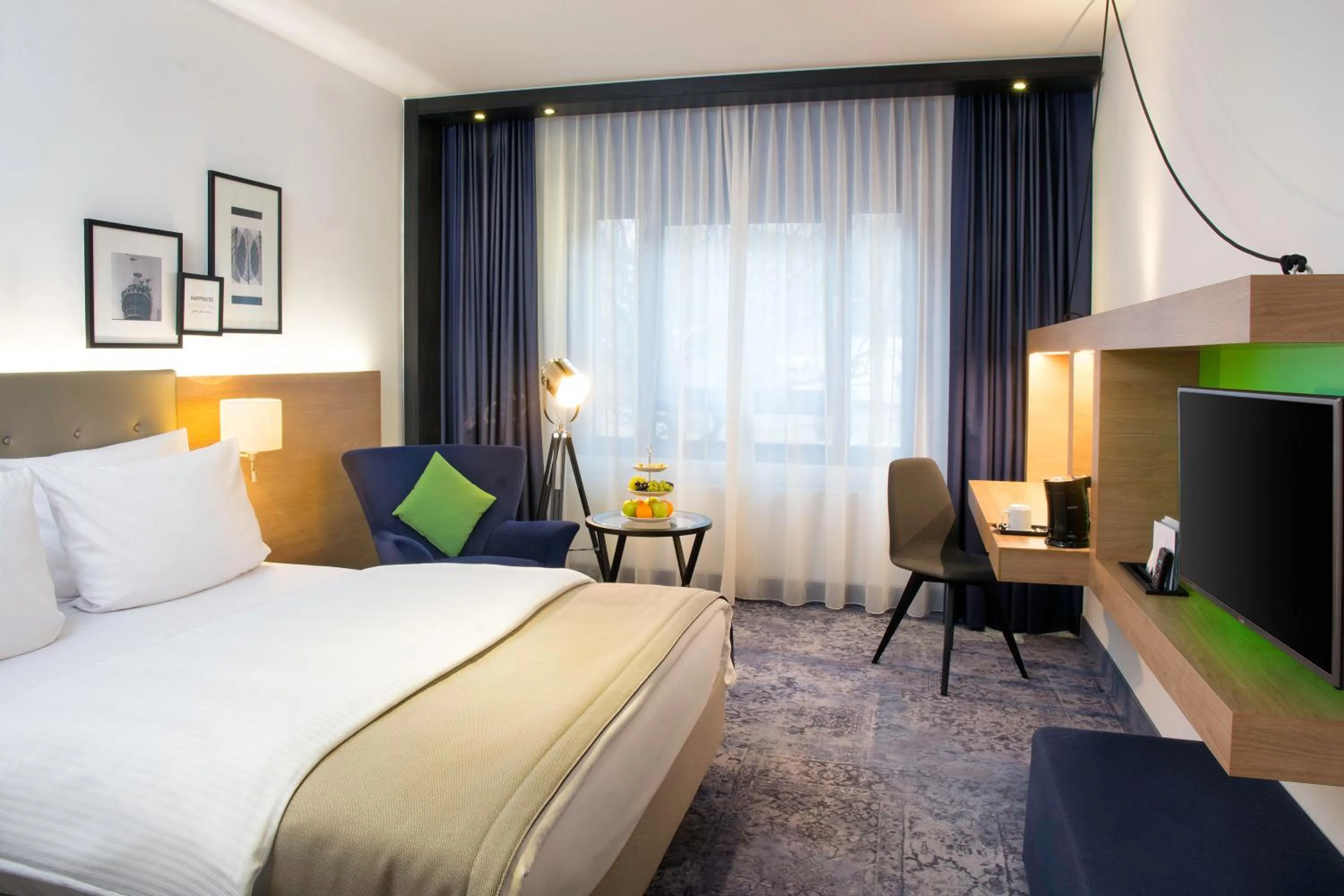 Photo of the whole room, Bed in Holiday Inn Stuttgart by IHG