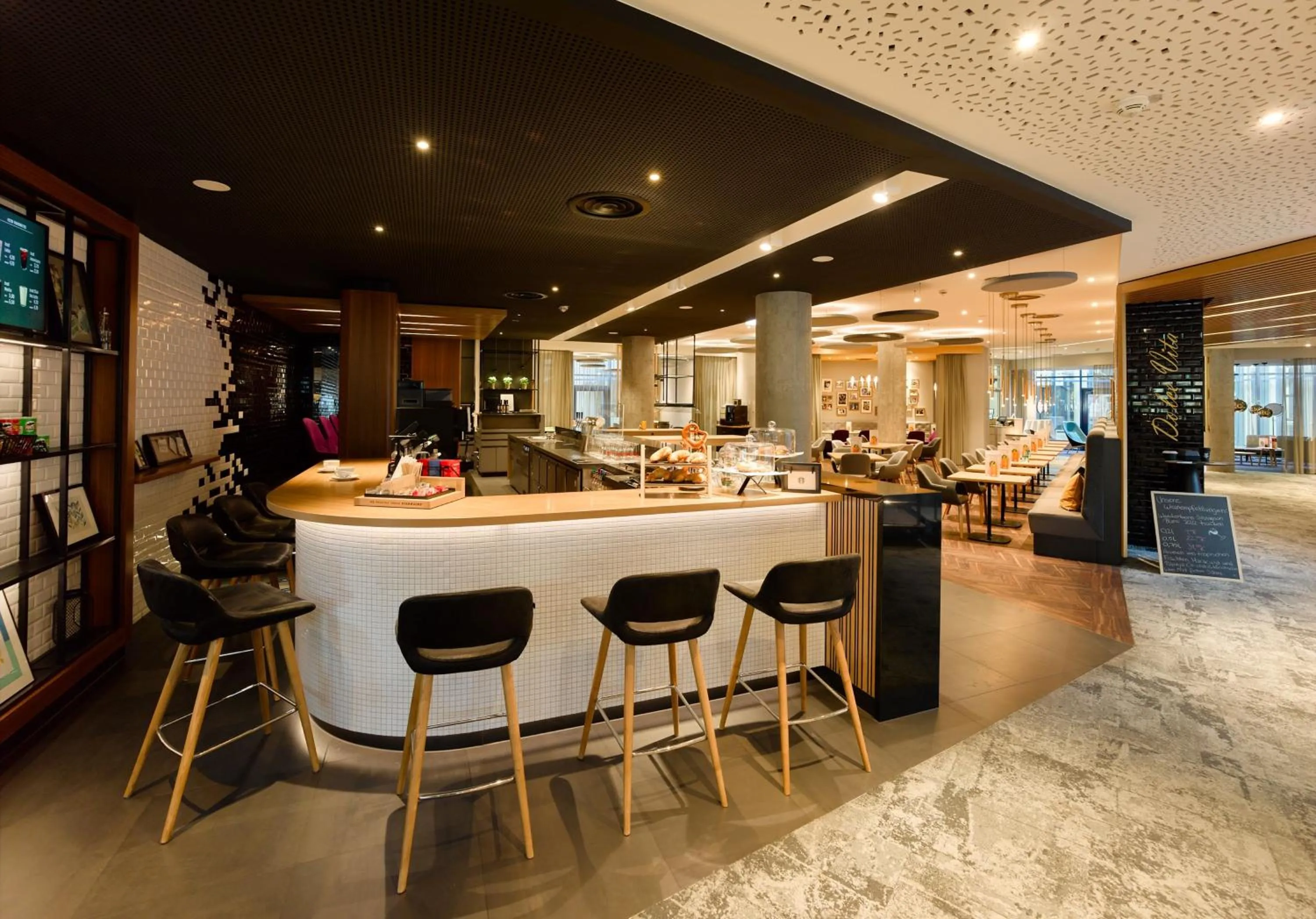 Restaurant/places to eat in Holiday Inn Stuttgart by IHG