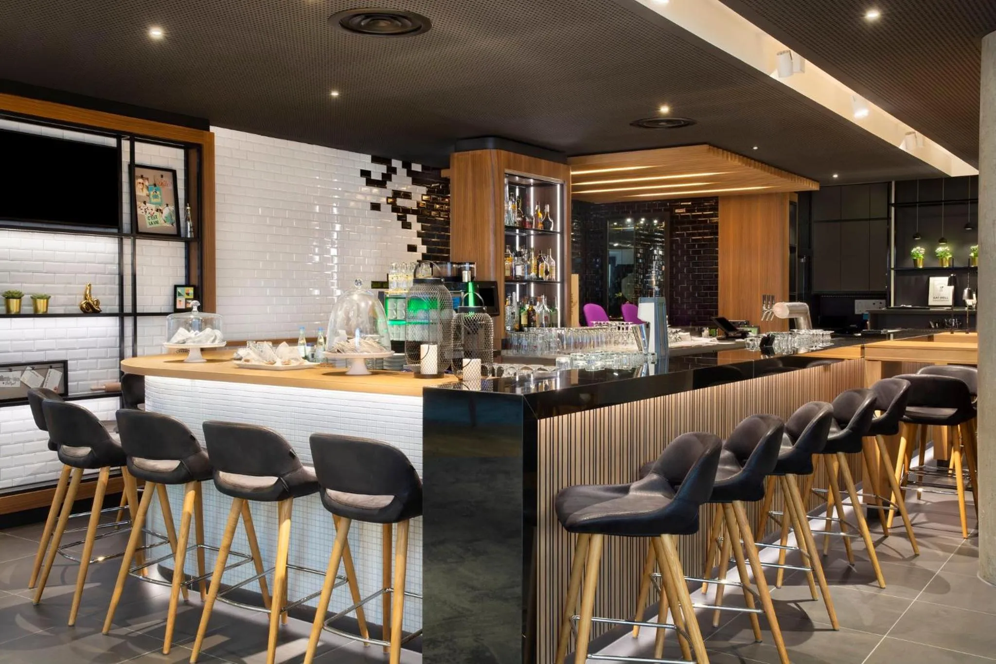 Lounge or bar in Holiday Inn Stuttgart by IHG