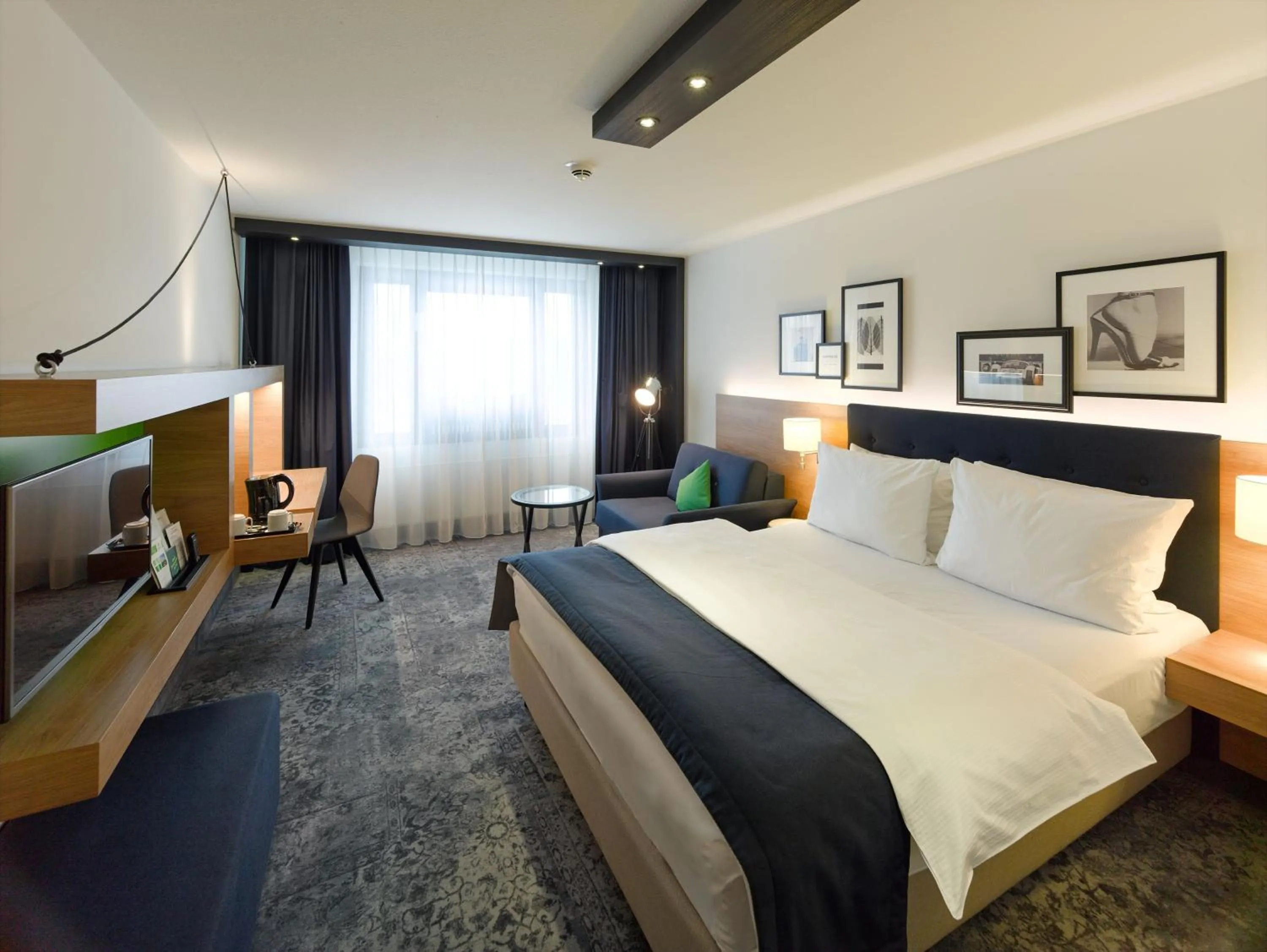 Photo of the whole room, Bed in Holiday Inn Stuttgart by IHG