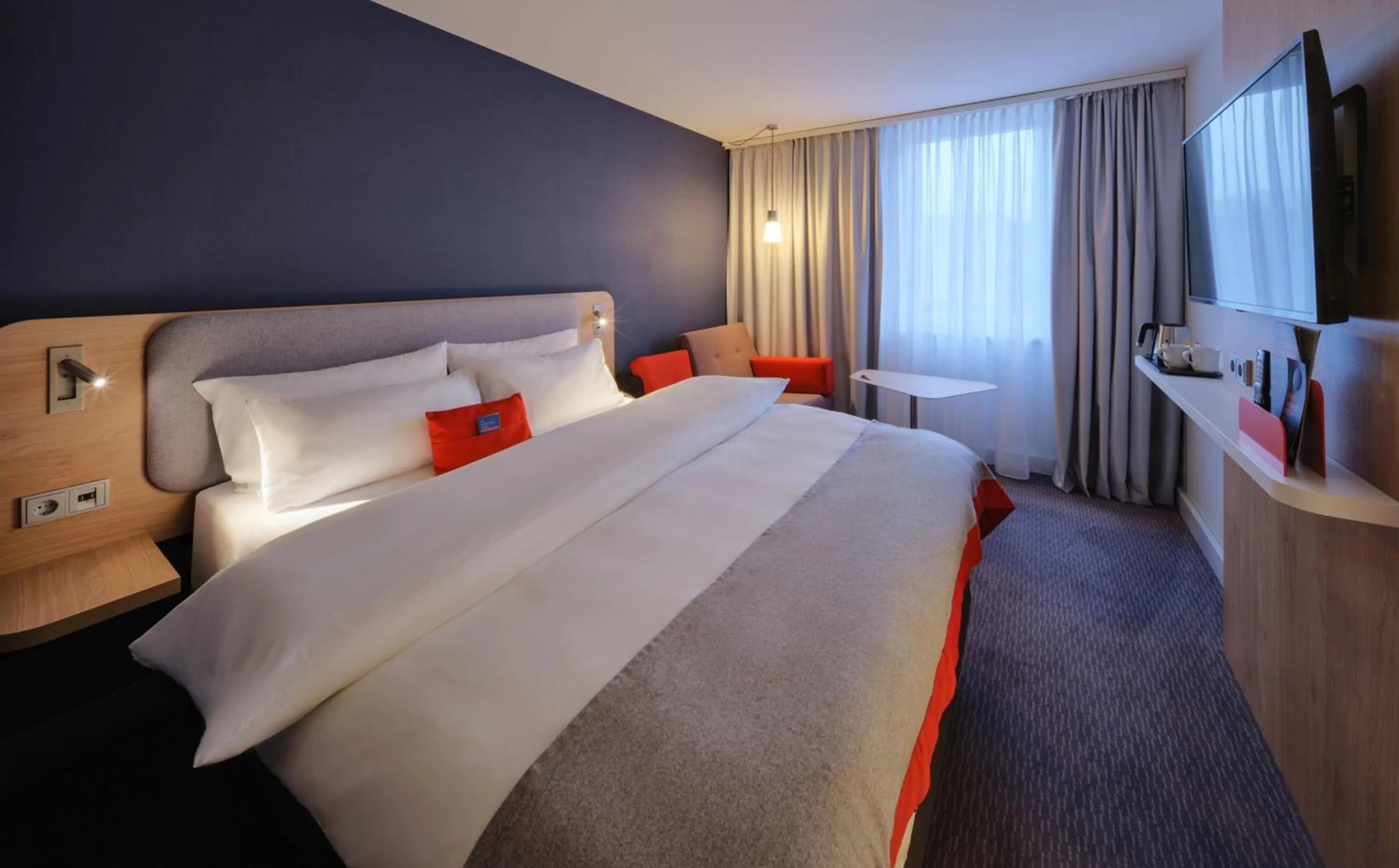 Bed in Holiday Inn Express Frankfurt Messe by IHG