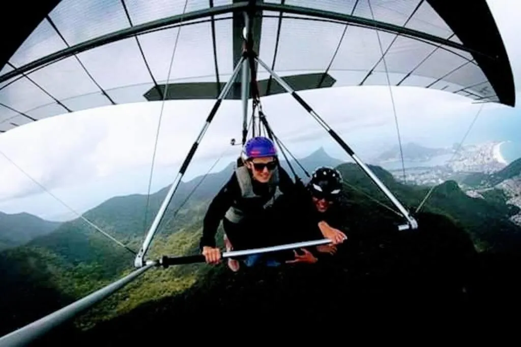 Day in APARTAMENTO COPACABANA saleta, quarto grande com ar cond wi-fi a 2 qds da praia