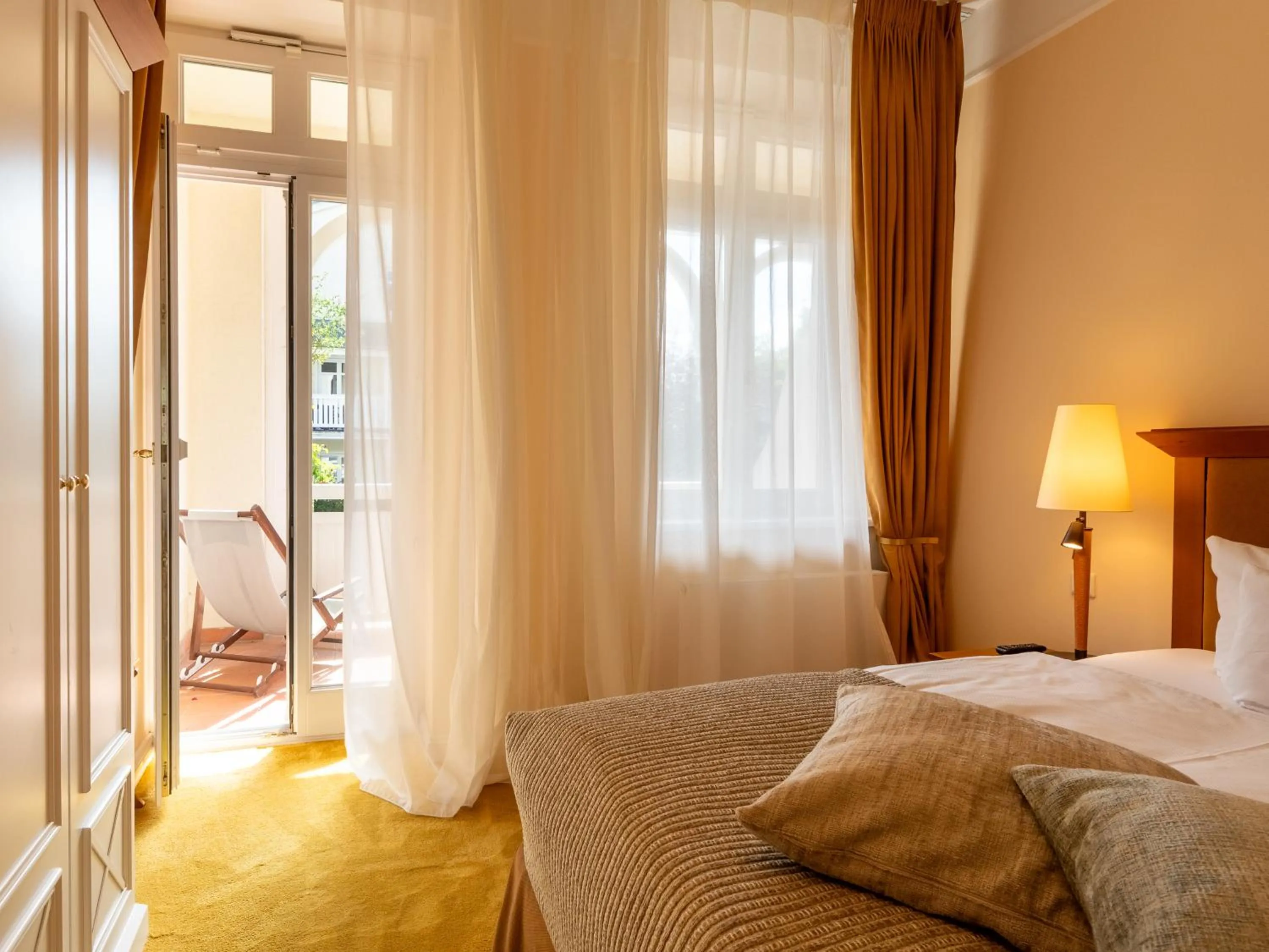 Bedroom, Bed in ROEWERS Privathotel & Spa