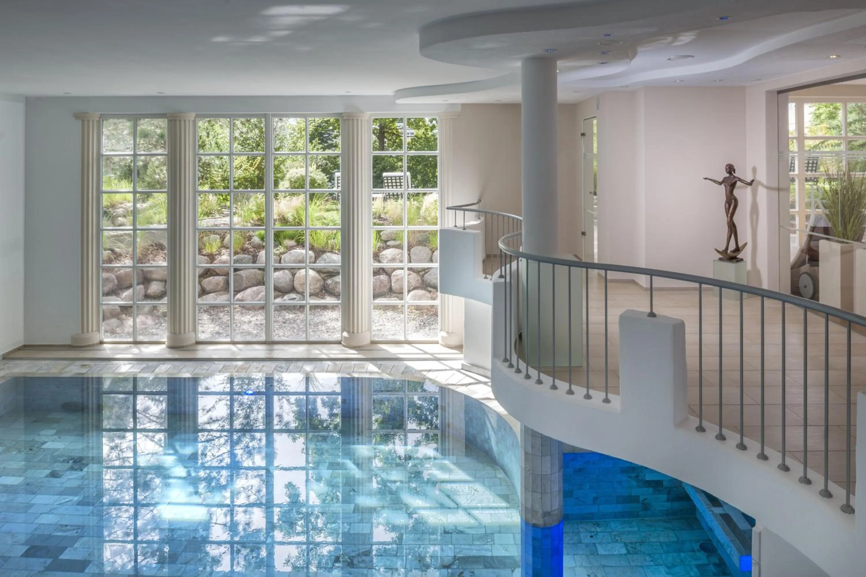 Swimming pool in ROEWERS Privathotel & Spa