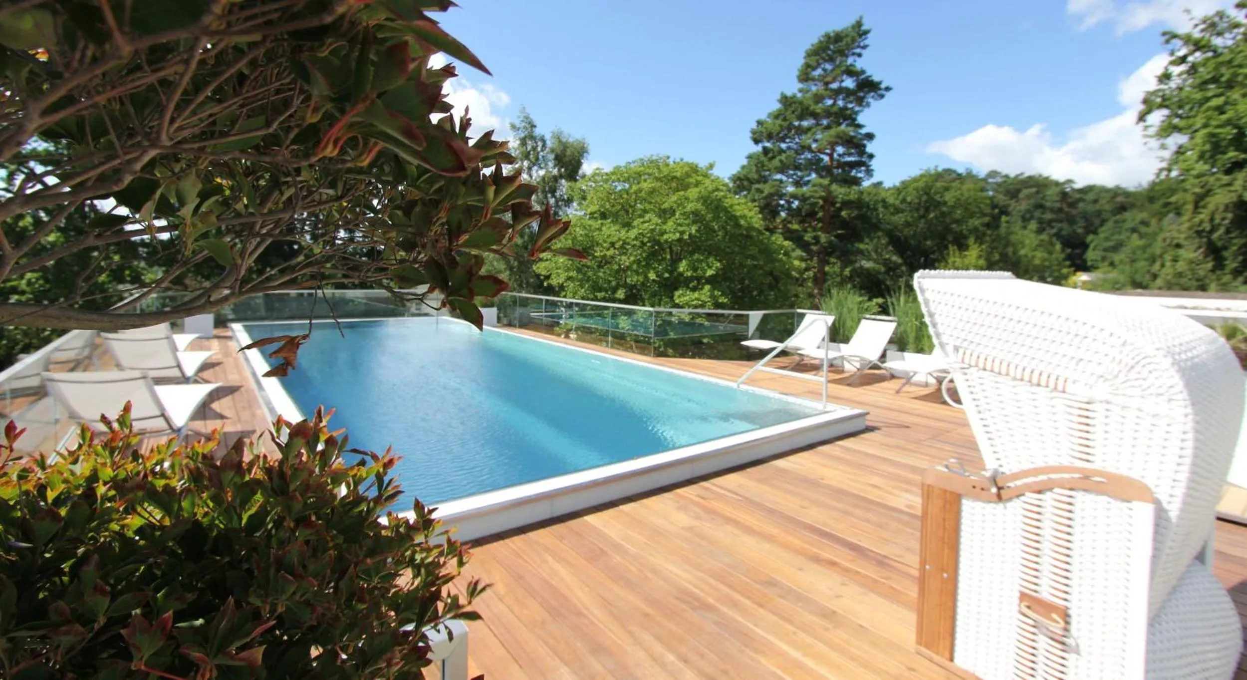 Swimming pool in ROEWERS Privathotel & Spa