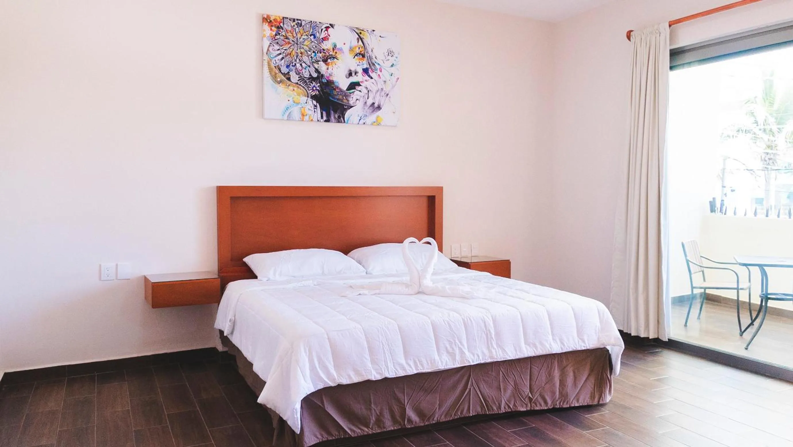 Bed in La Lola Hotel & Suites