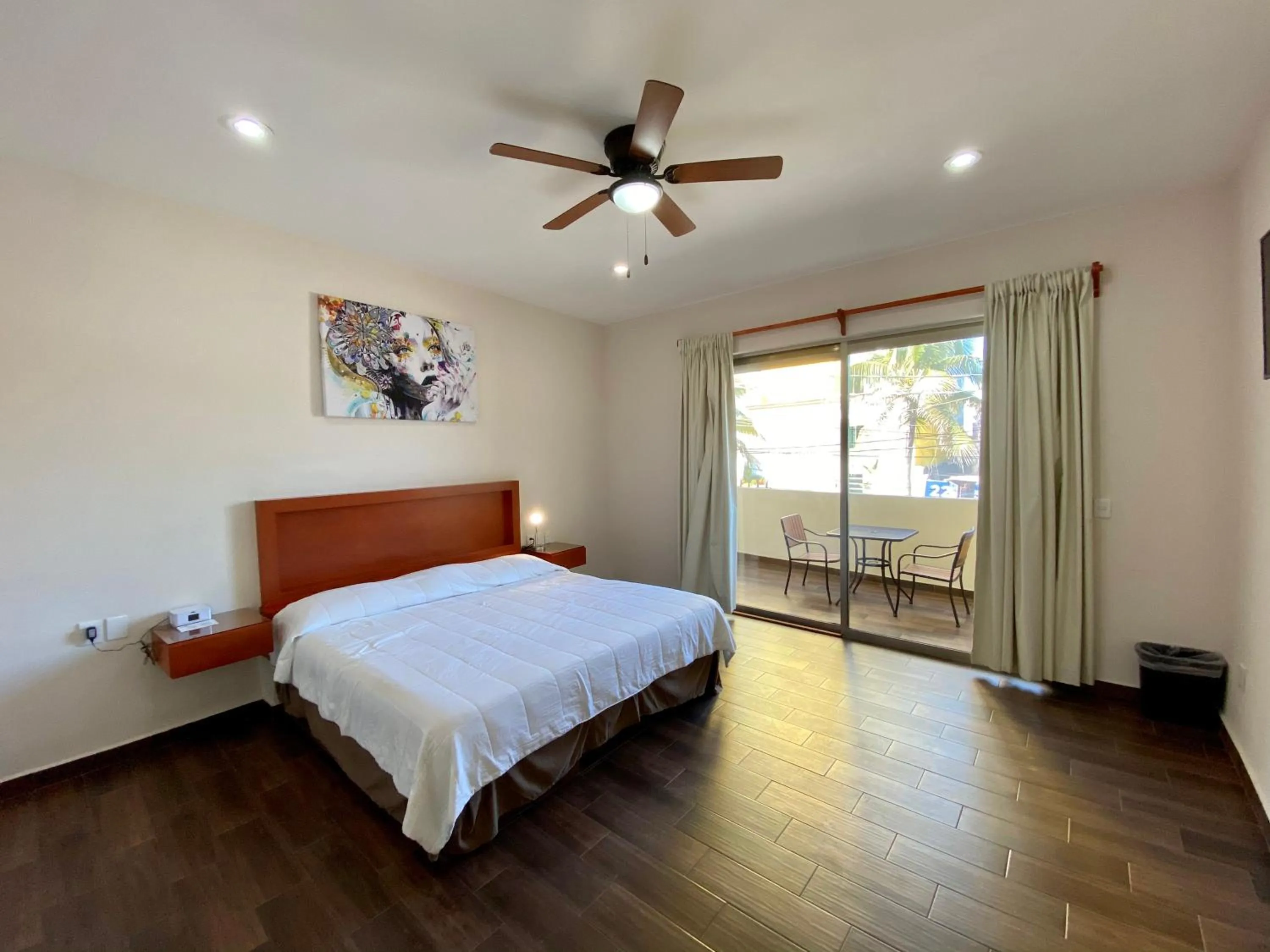 Bedroom, Bed in La Lola Hotel & Suites