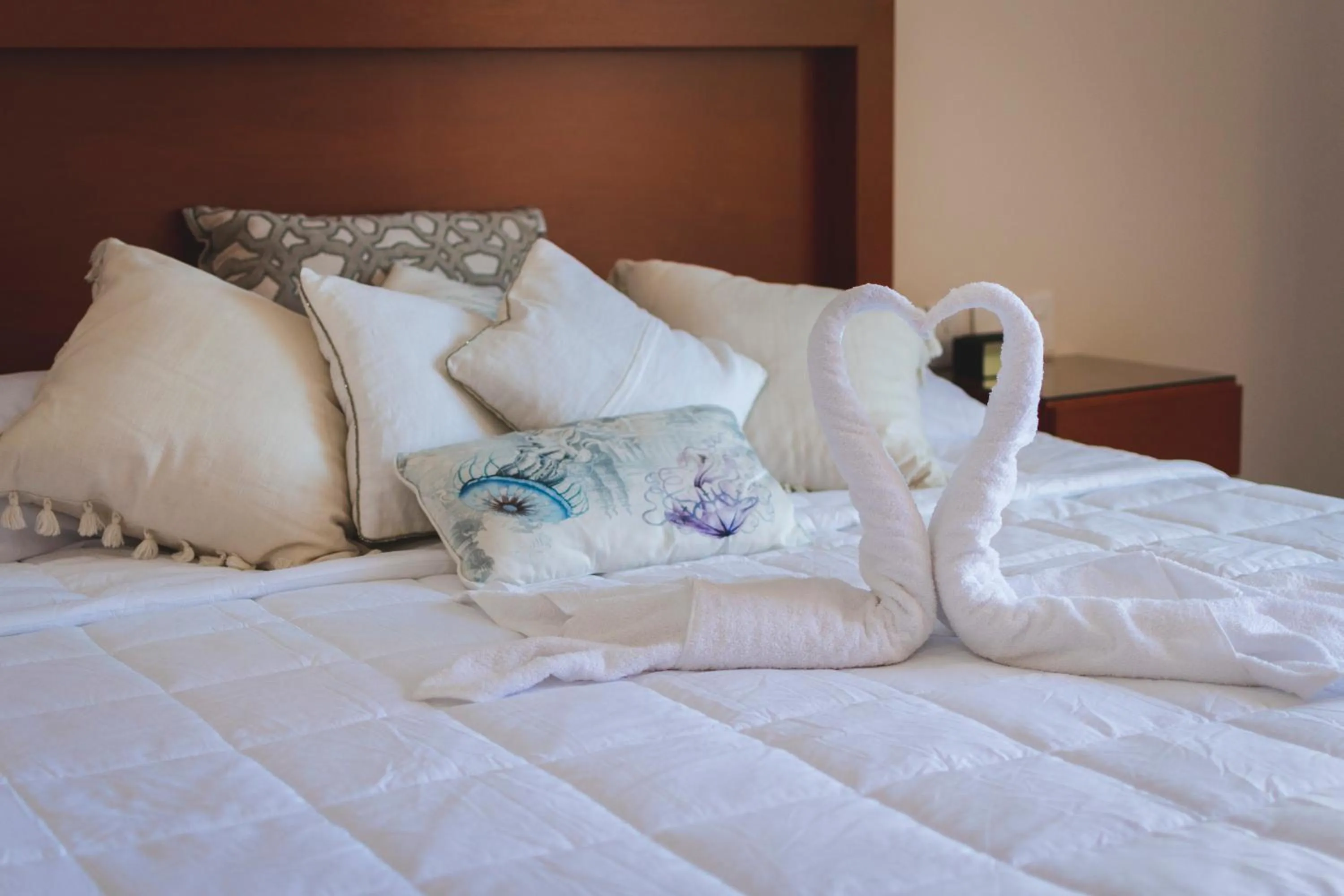 Bed in La Lola Hotel & Suites