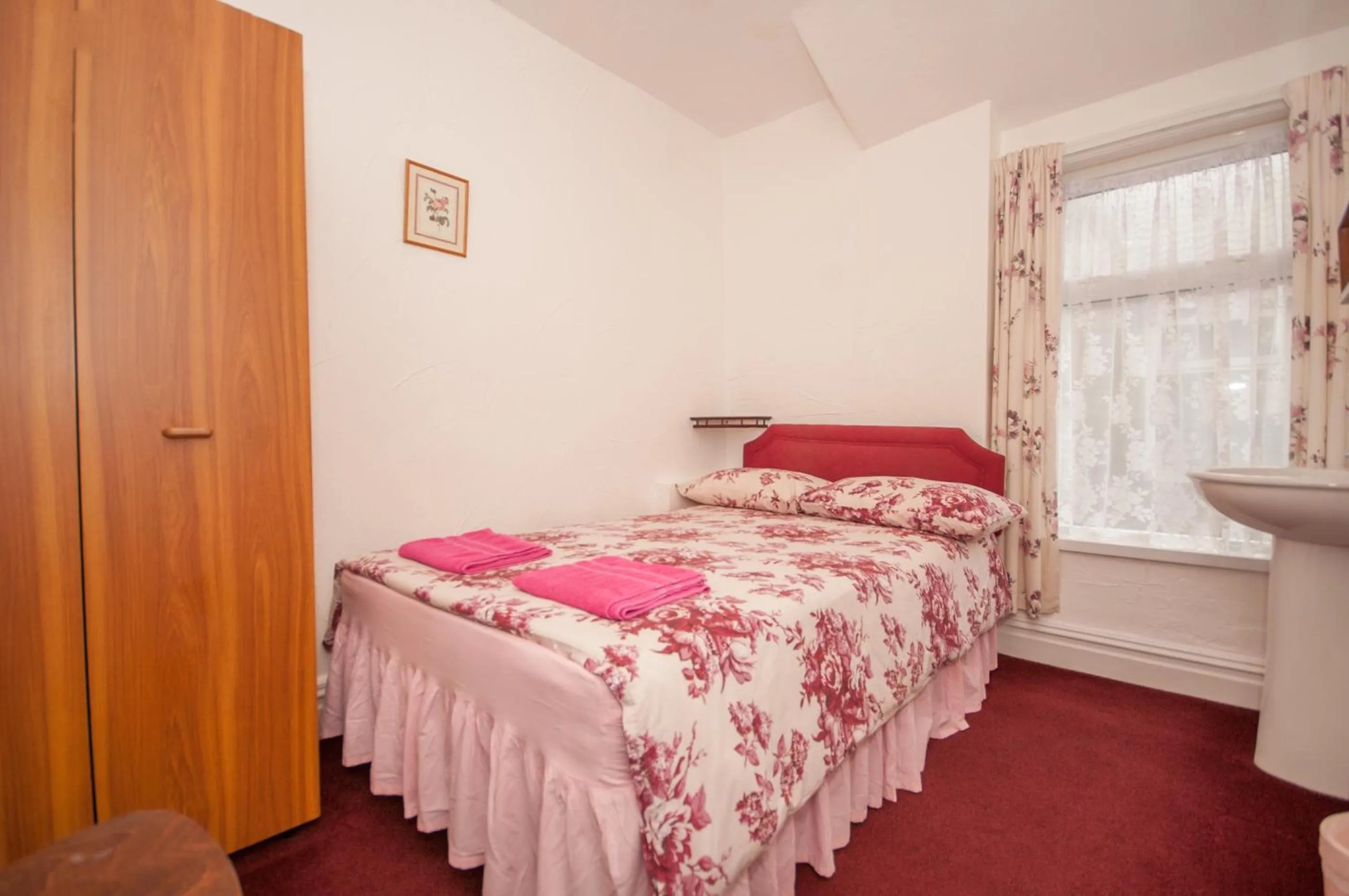 Double Room with Shared Bathroom in The Ferndale Hotel