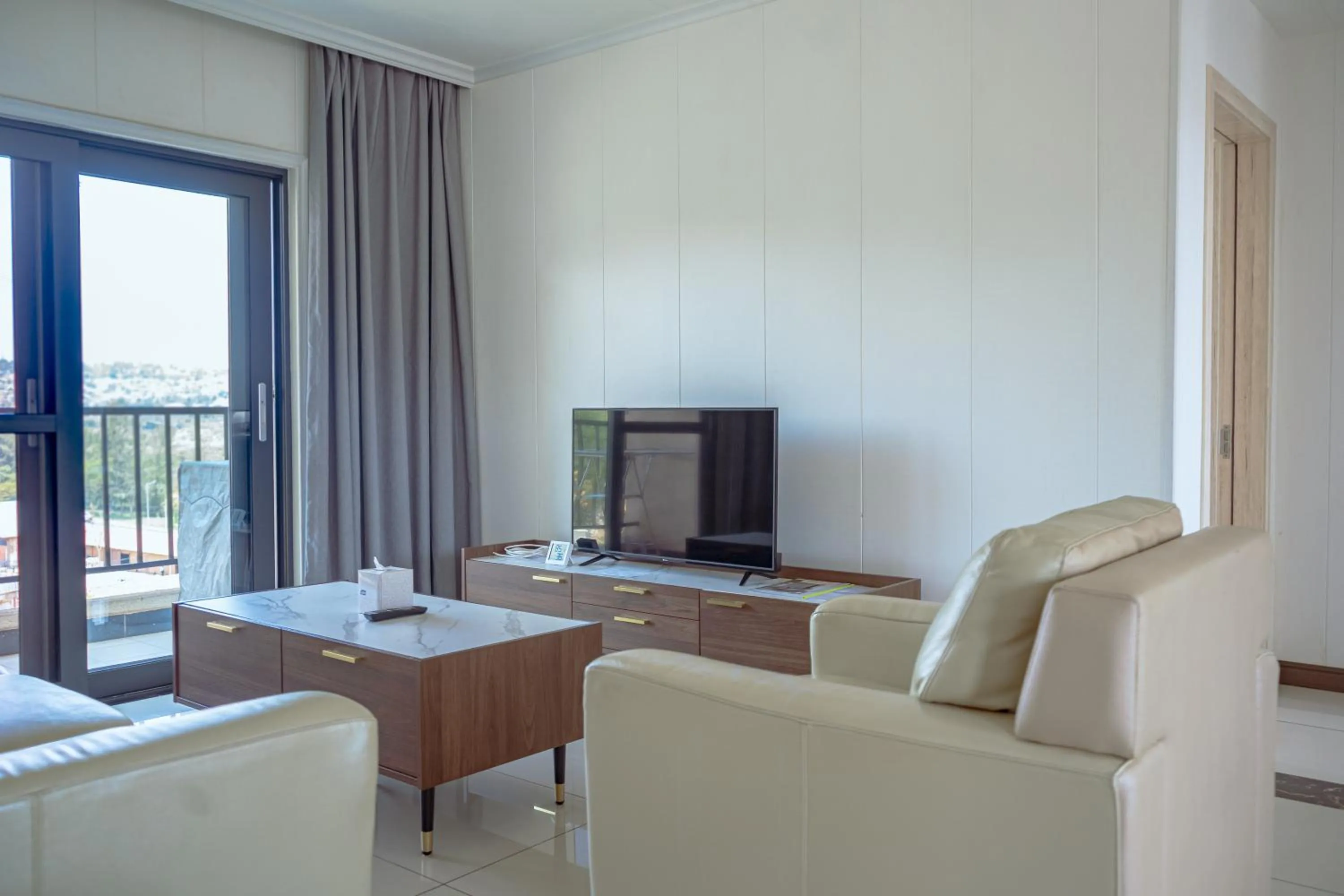 Communal lounge/ TV room in Phoenix Apartment by LINK