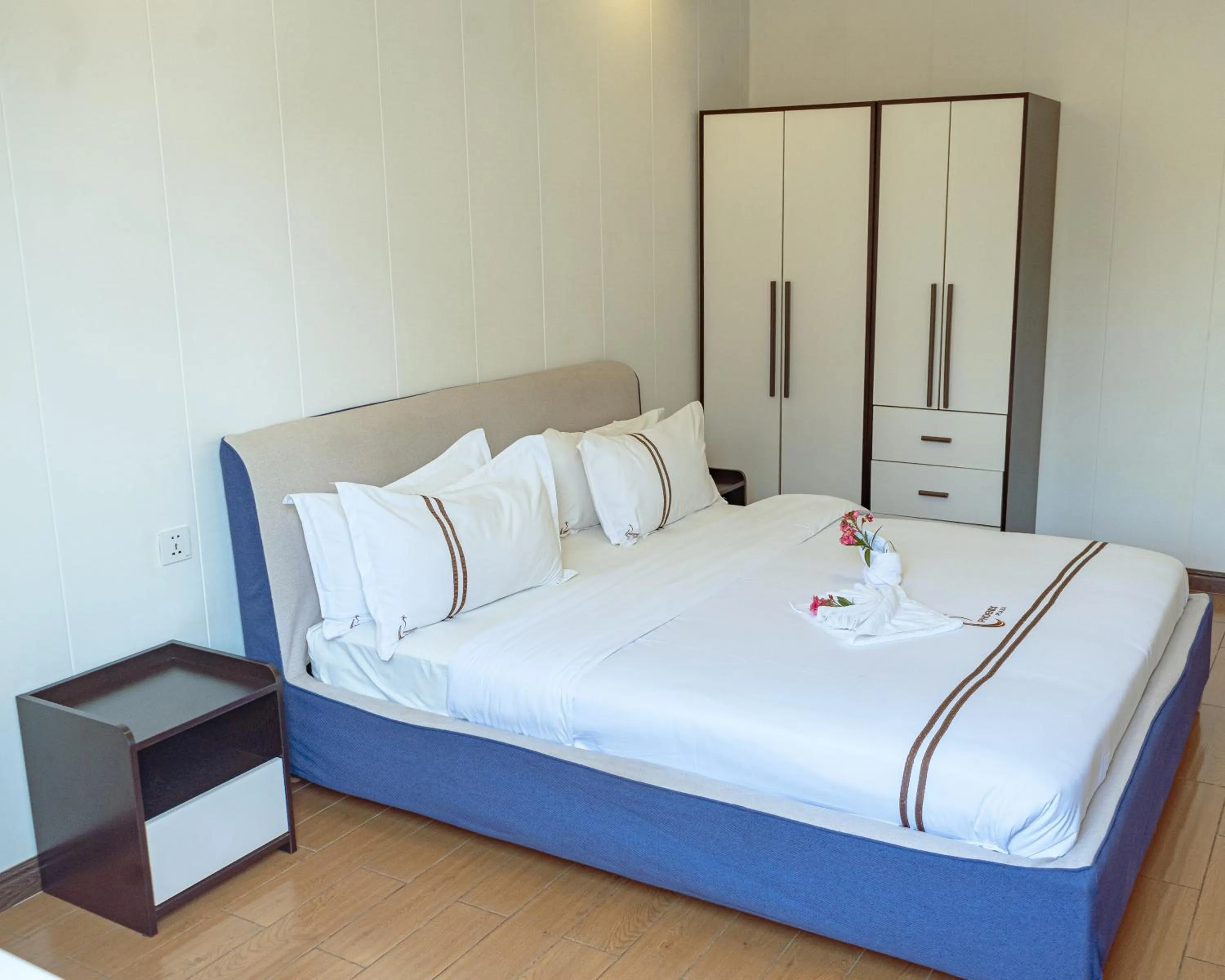 Bed in Phoenix Apartment by LINK