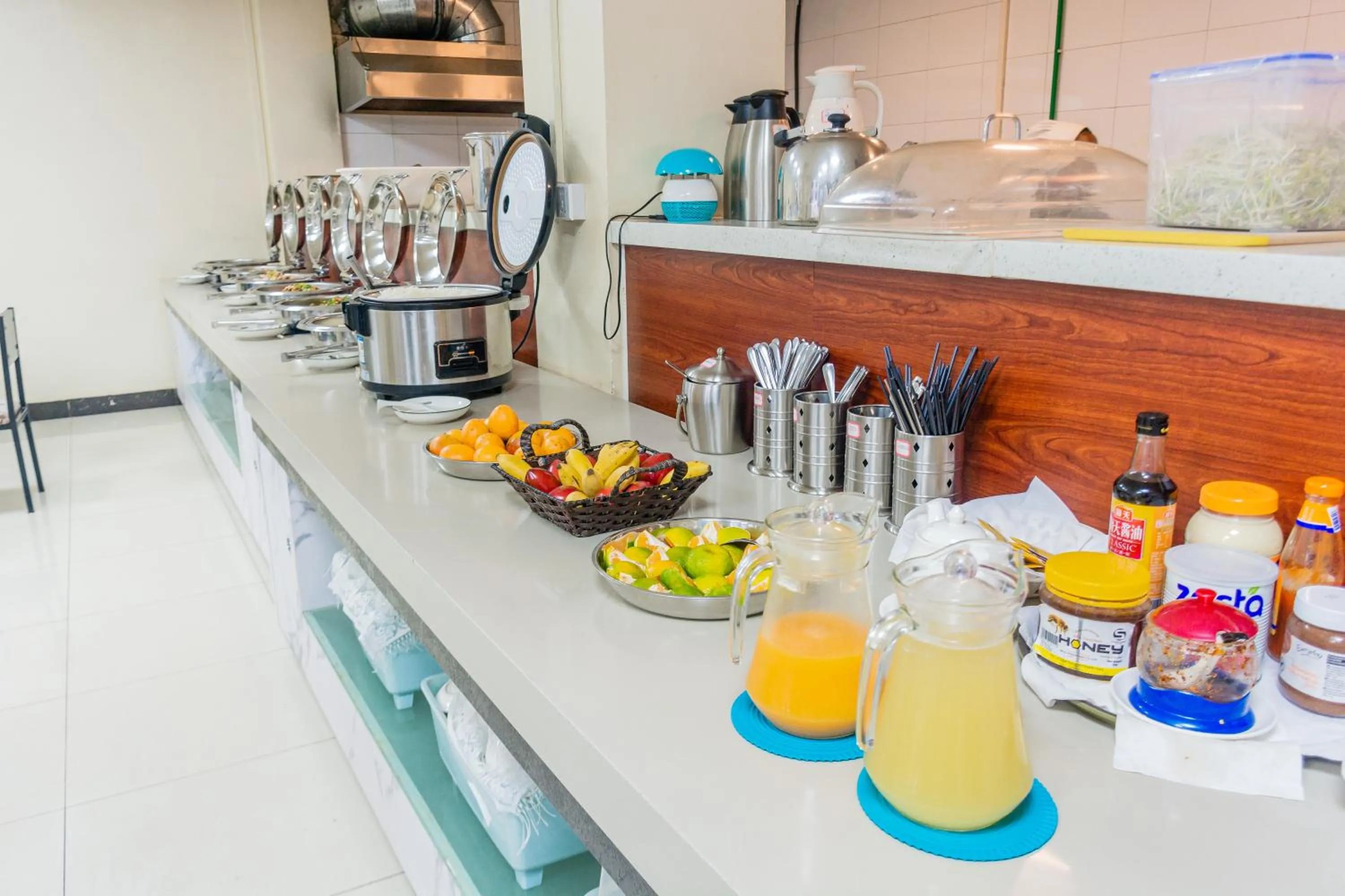 Lunch in Phoenix Apartment by LINK