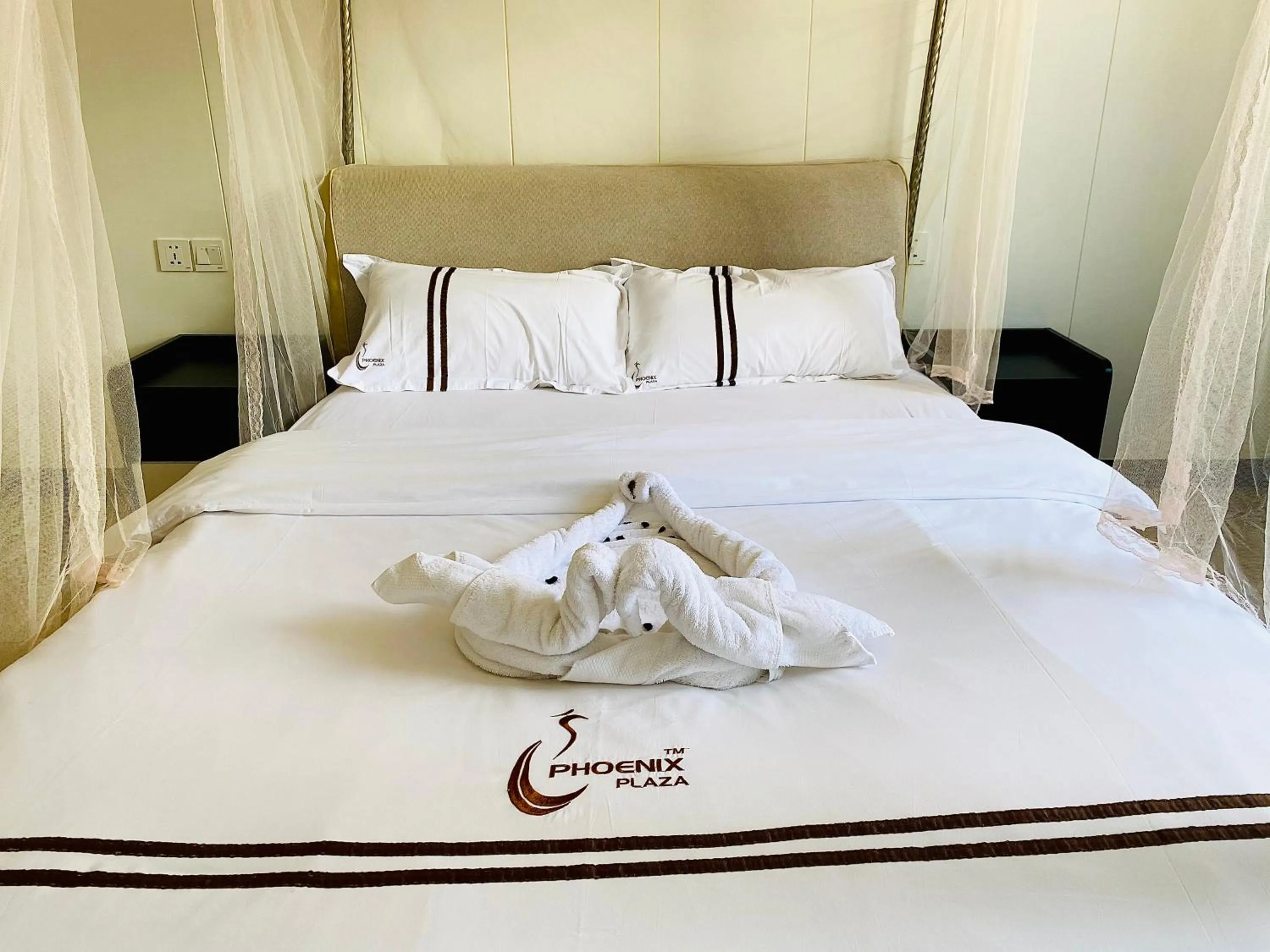 Bed in Phoenix Apartment by LINK