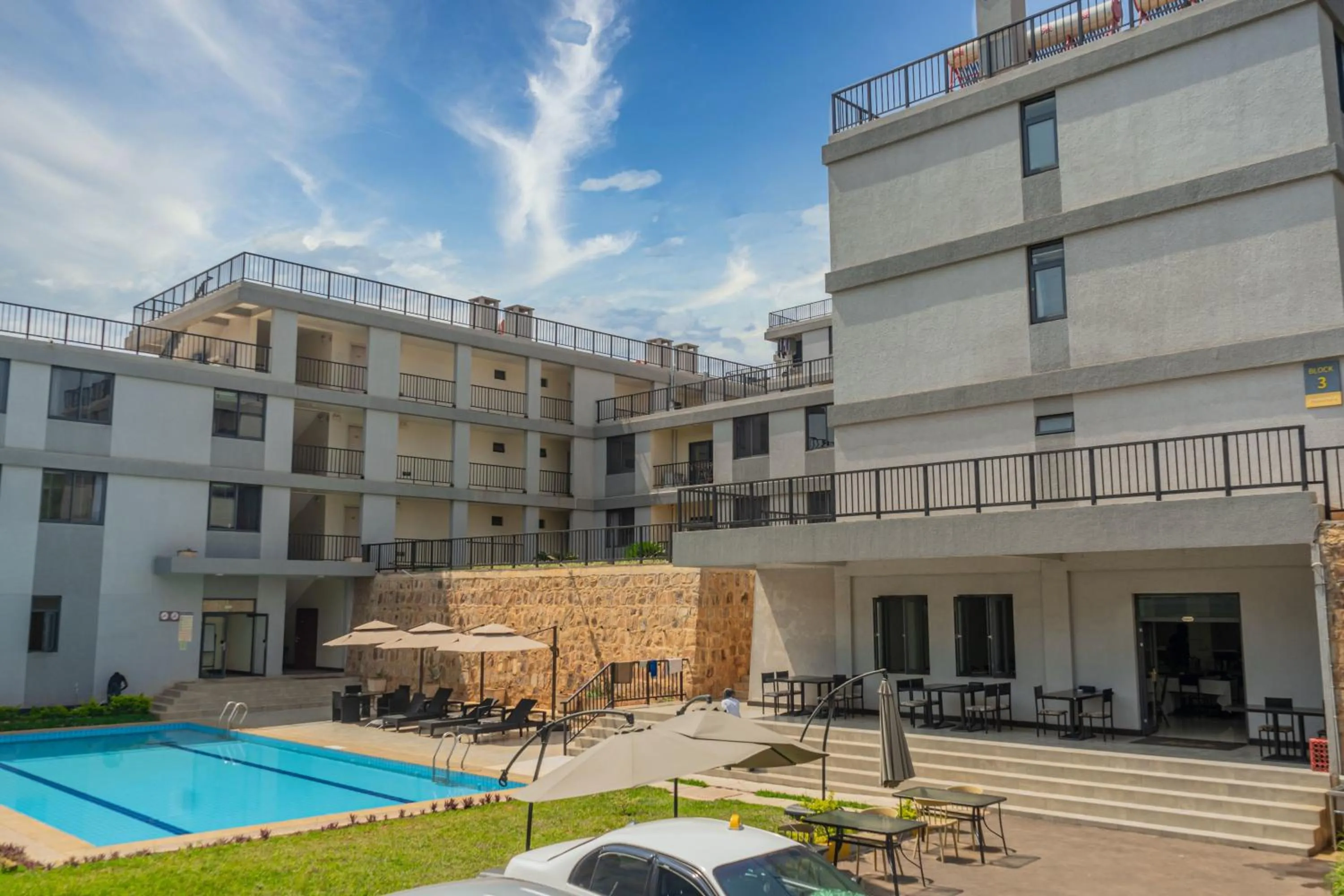 Property building in Phoenix Apartment by LINK