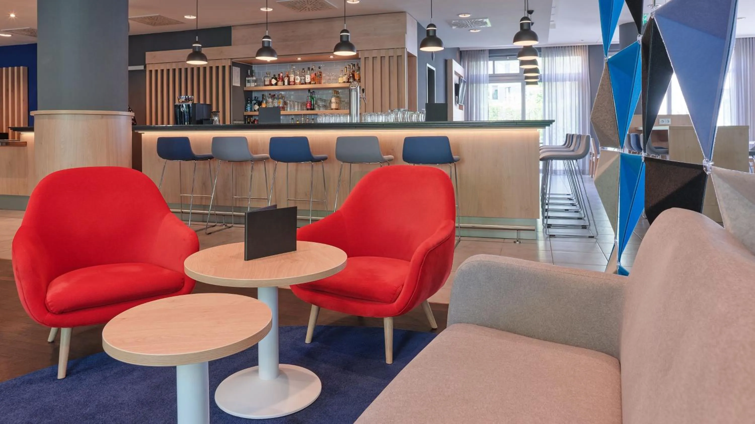 Lounge or bar in Holiday Inn Express Berlin City Centre by IHG