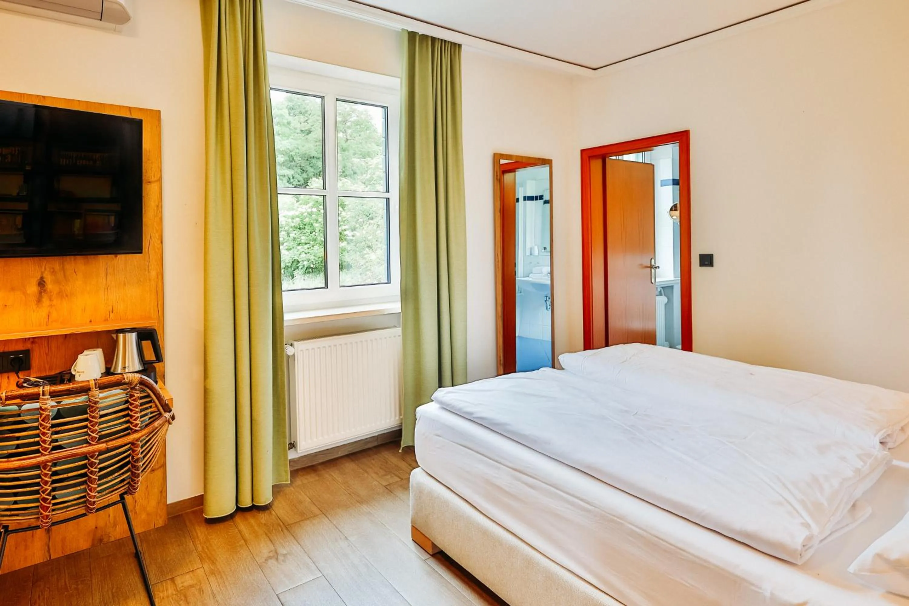 Bed in Landhotel Kauzenberg