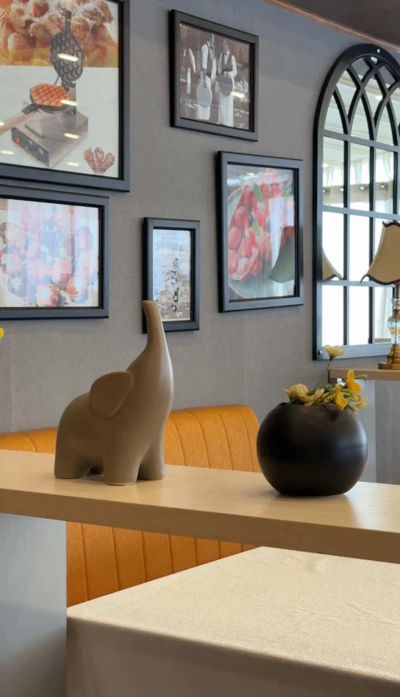 Restaurant/places to eat in Hotel Bukhara