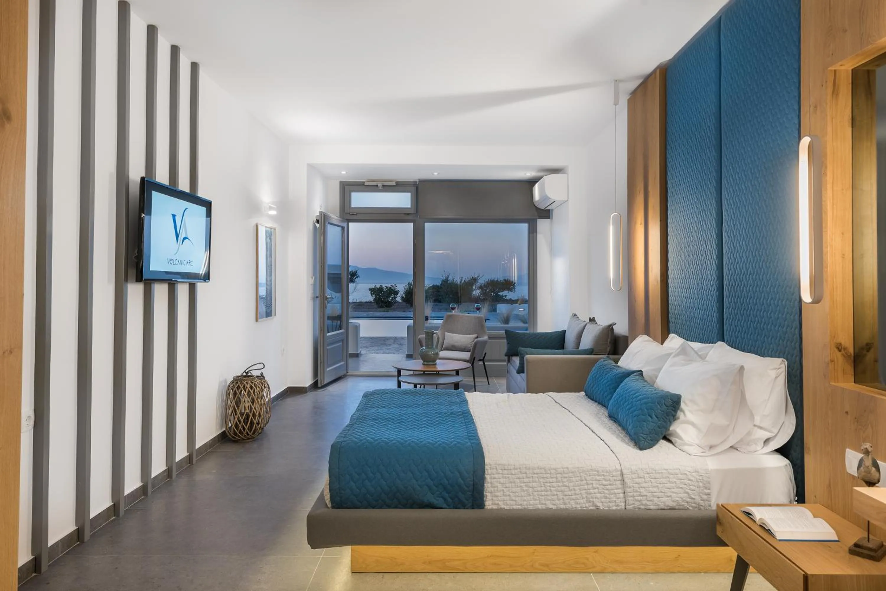 Bedroom, Bed in Volcanic Arc Suites