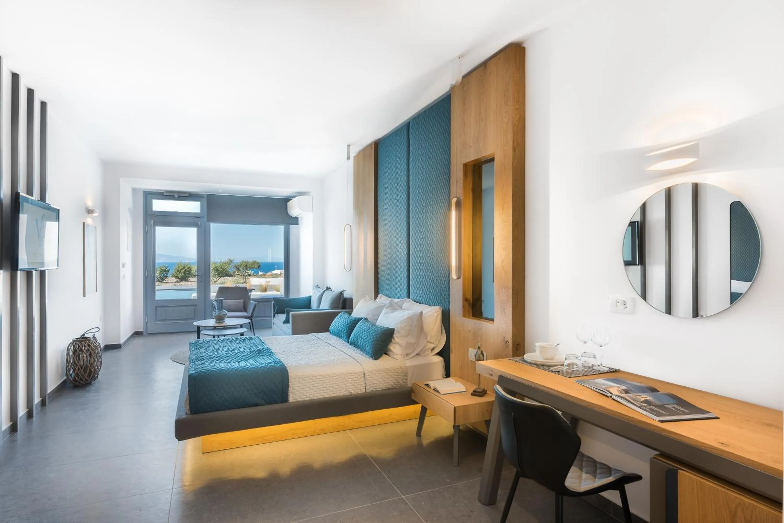 Bedroom, Bed in Volcanic Arc Suites