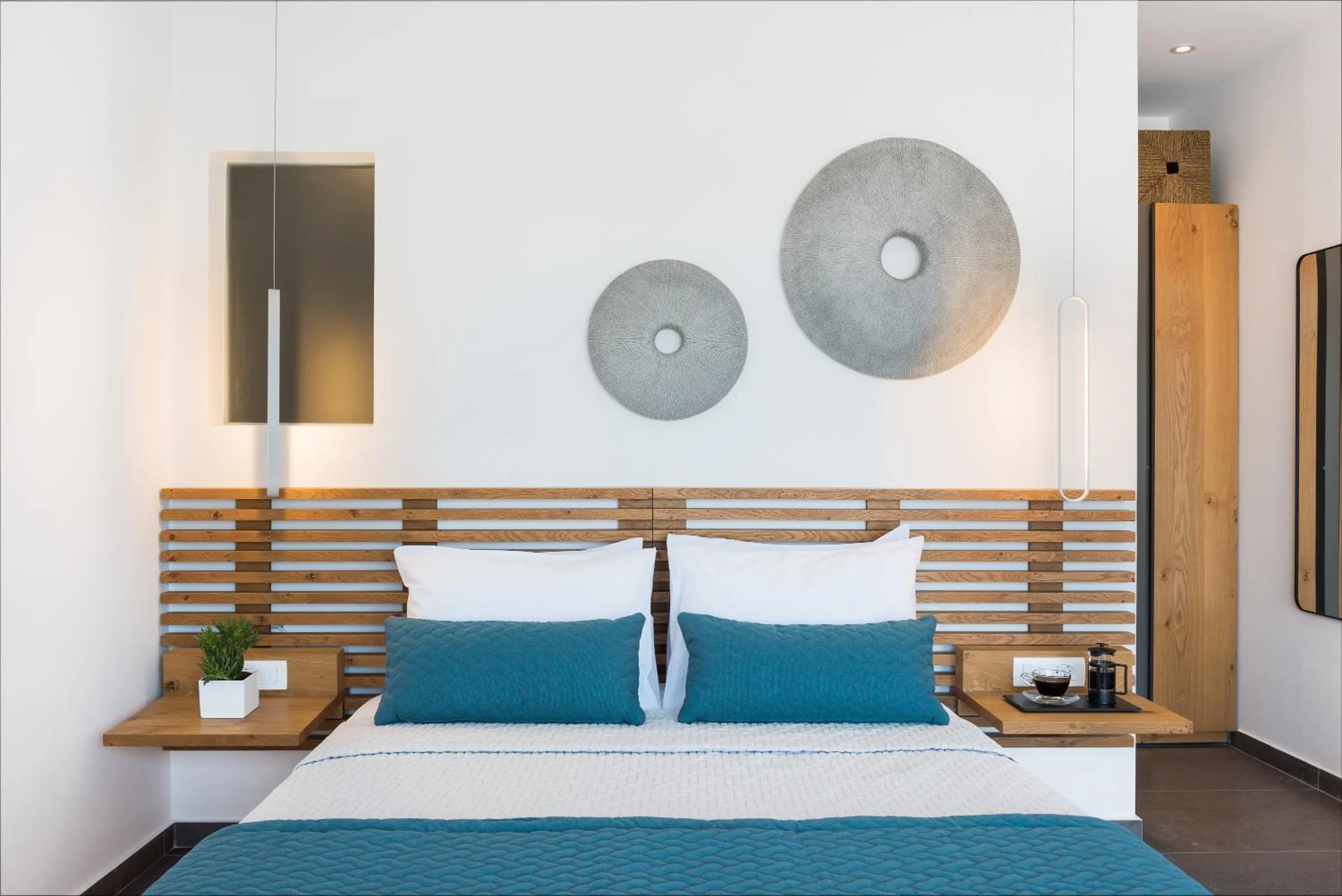 Bedroom, Bed in Volcanic Arc Suites