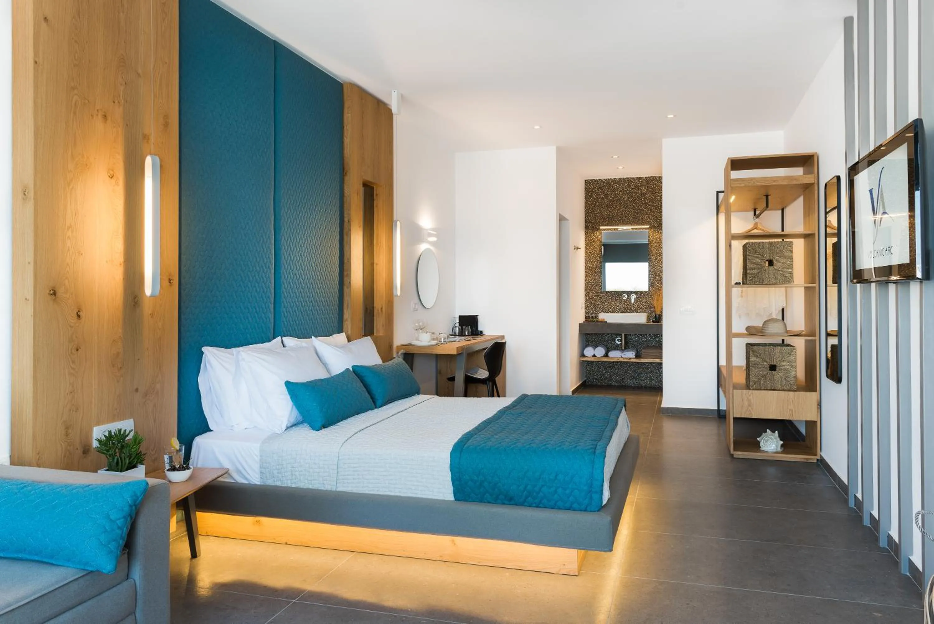 Bedroom, Bed in Volcanic Arc Suites