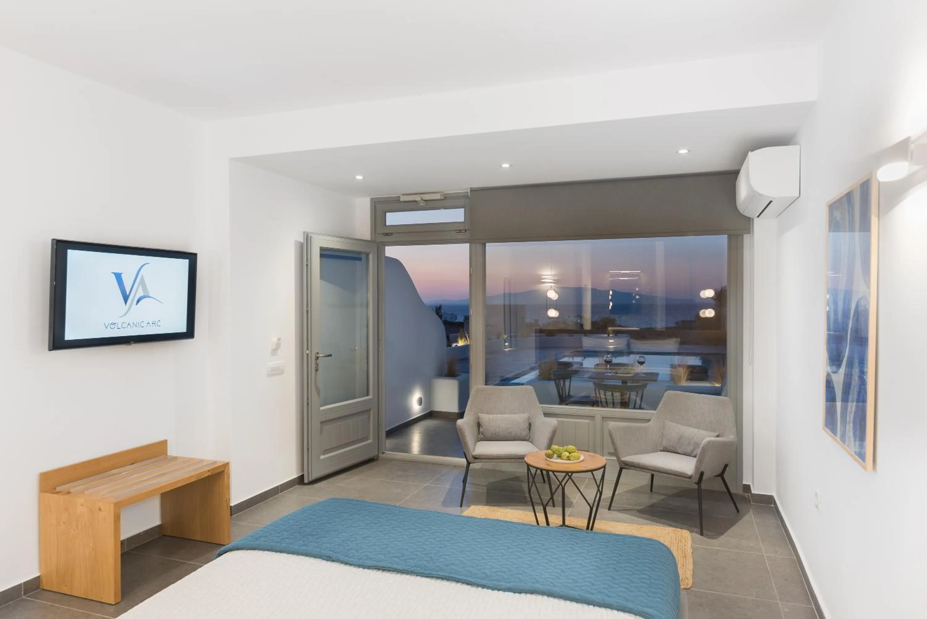 Bedroom, Bed in Volcanic Arc Suites