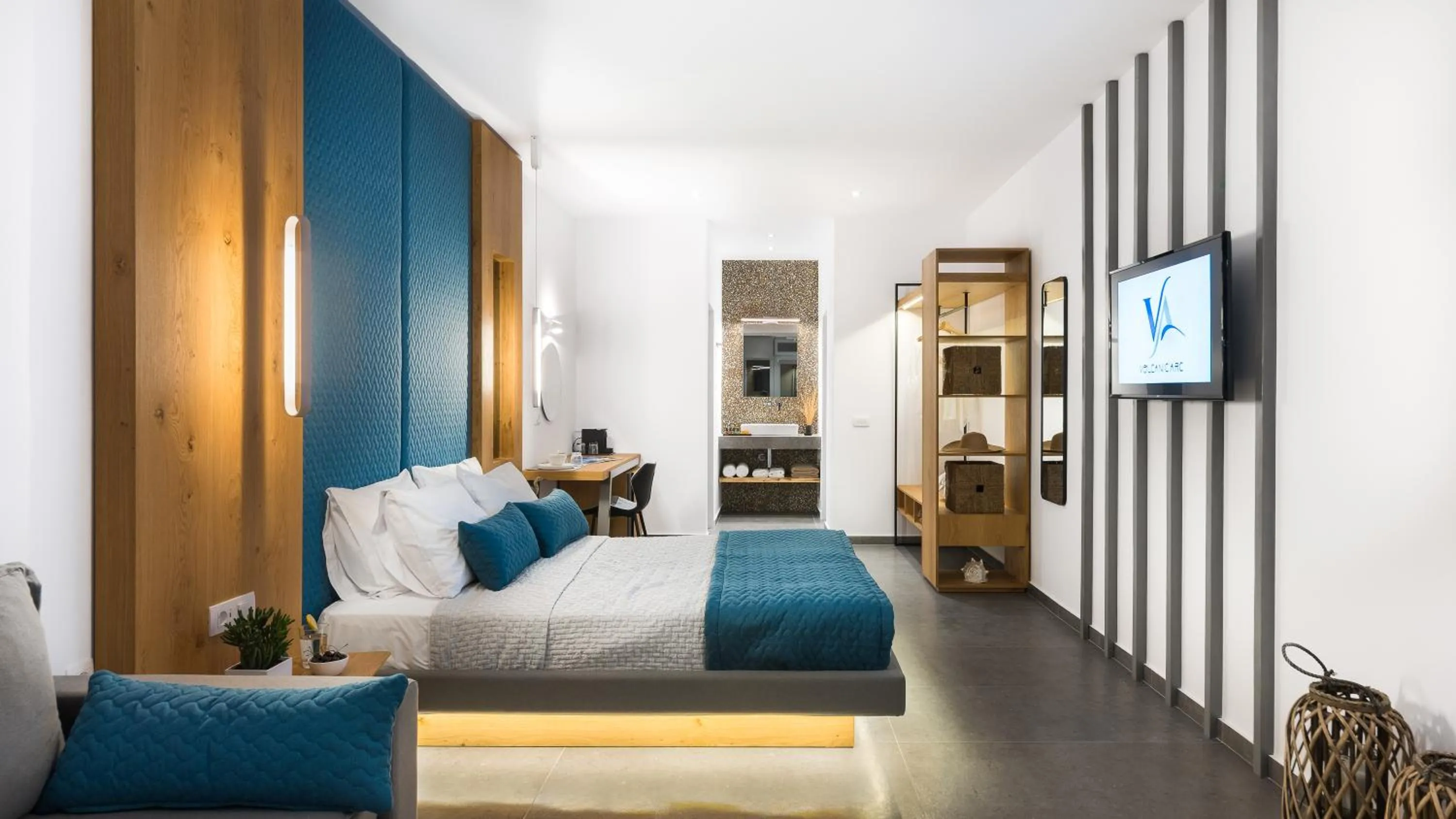 Bedroom, Bed in Volcanic Arc Suites