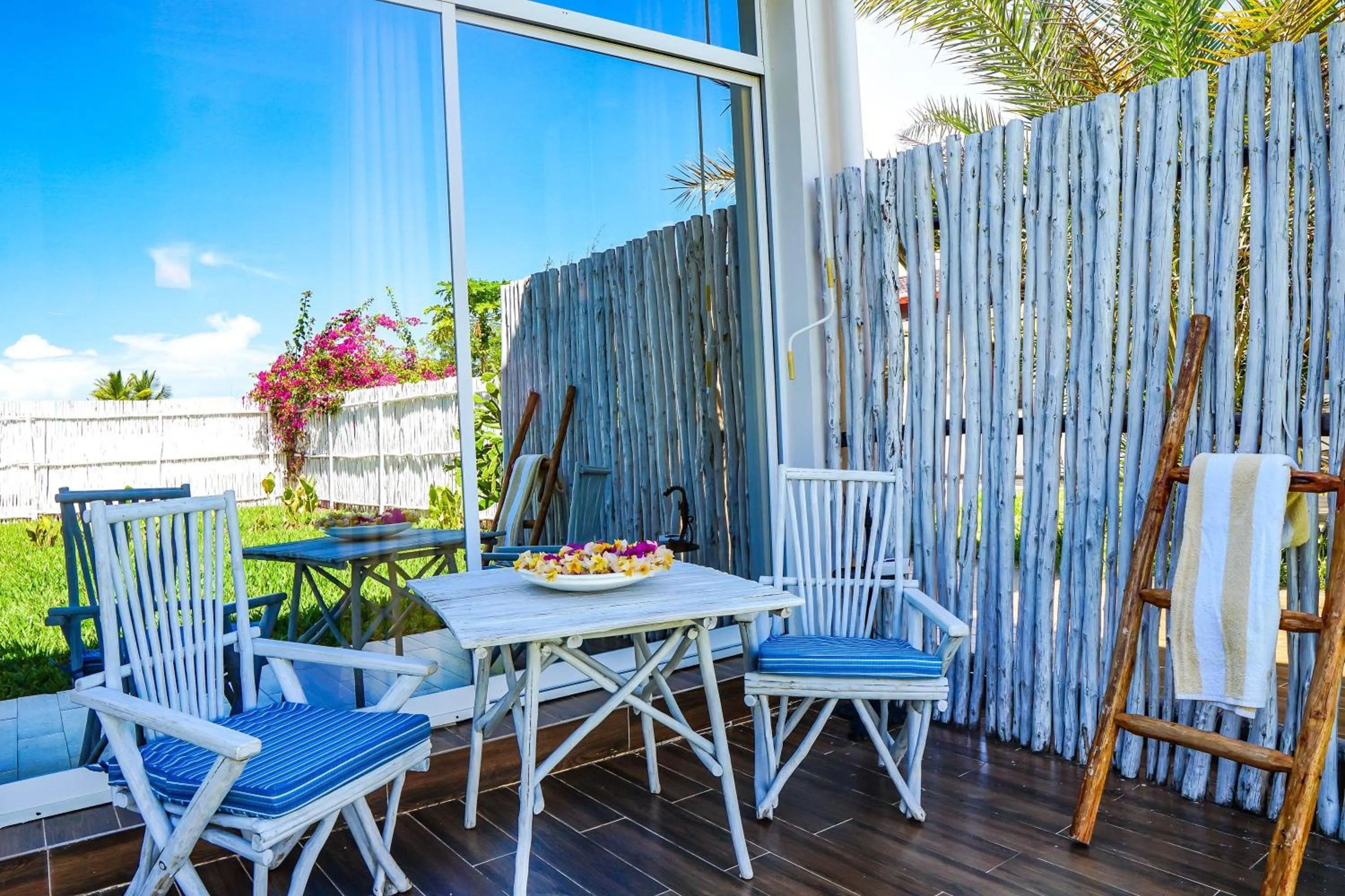 Patio in Aquamarina Hotel