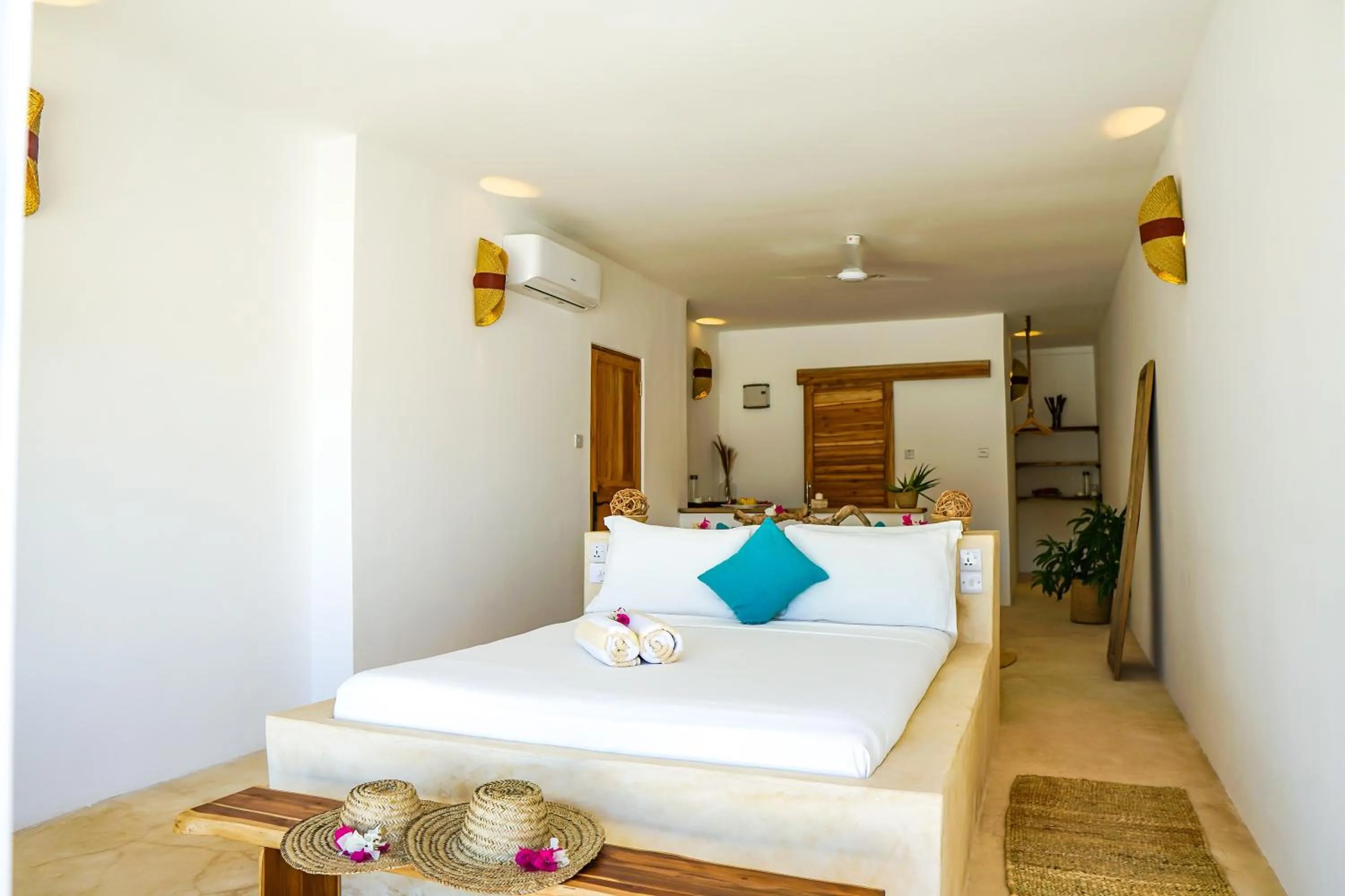 Photo of the whole room, Bed in Aquamarina Hotel