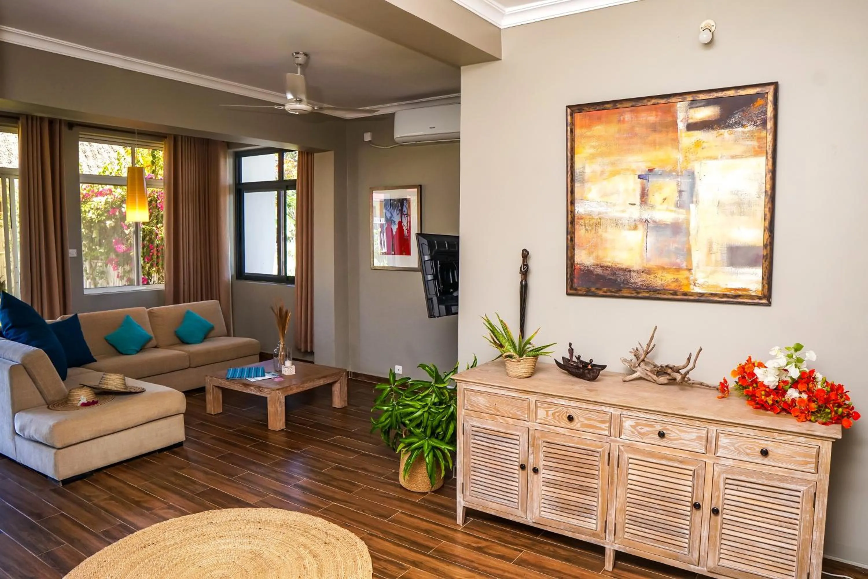 Living room in Aquamarina Hotel