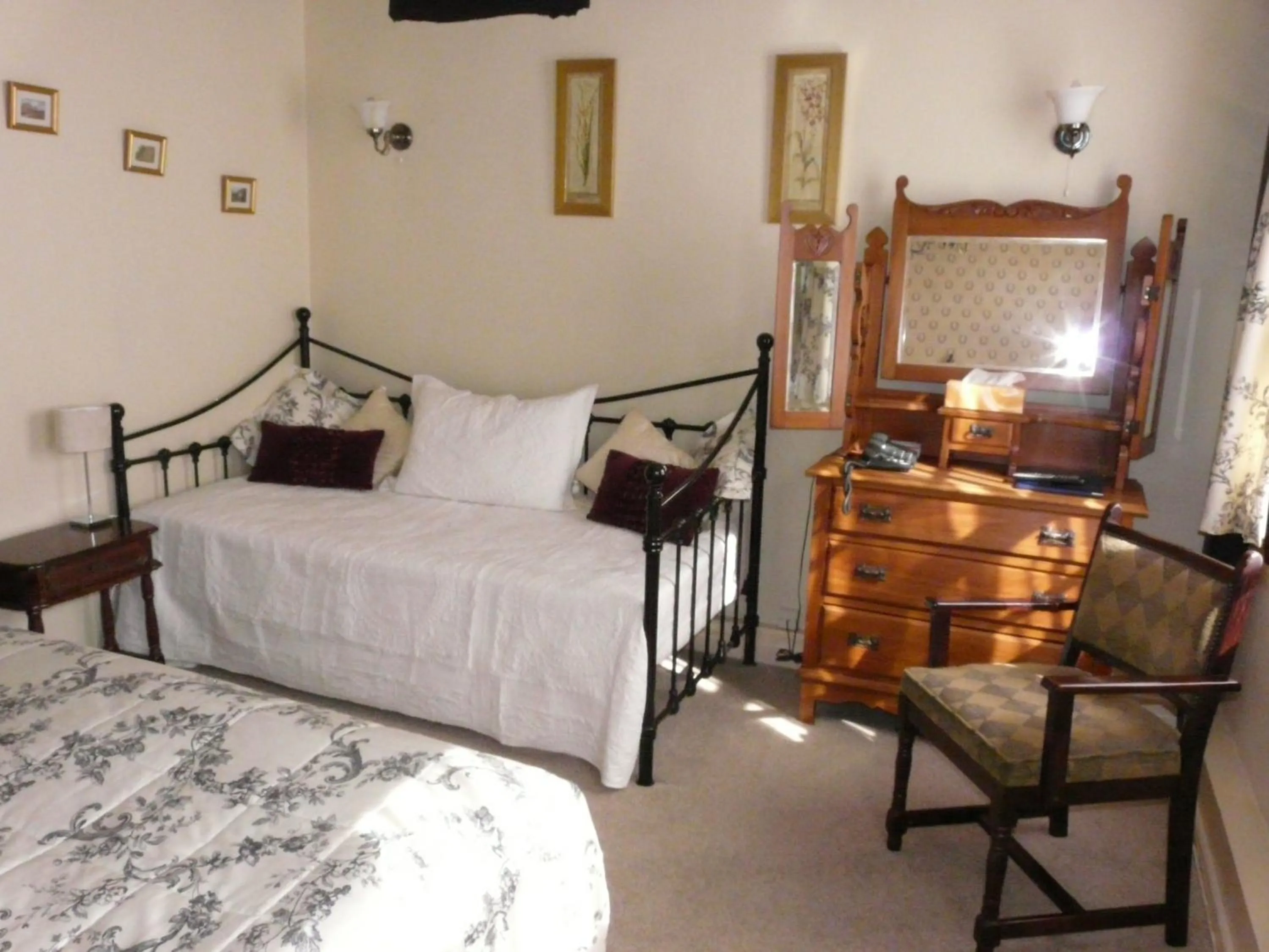 Seating area, Bed in The Croft