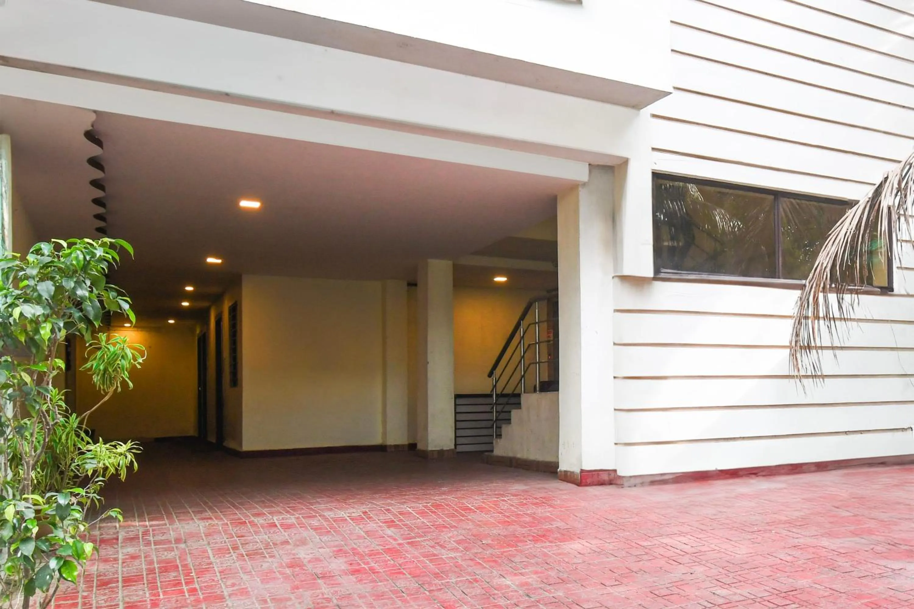 Facade/entrance in Super Hotel O New Alipore