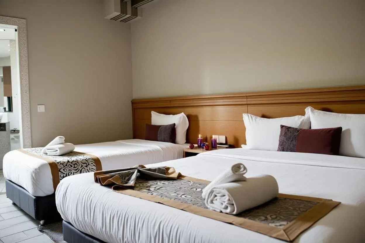 Triple Room with Shower in Hotel Golden Flora Triple Room with Shower in Hotel Golden Flora