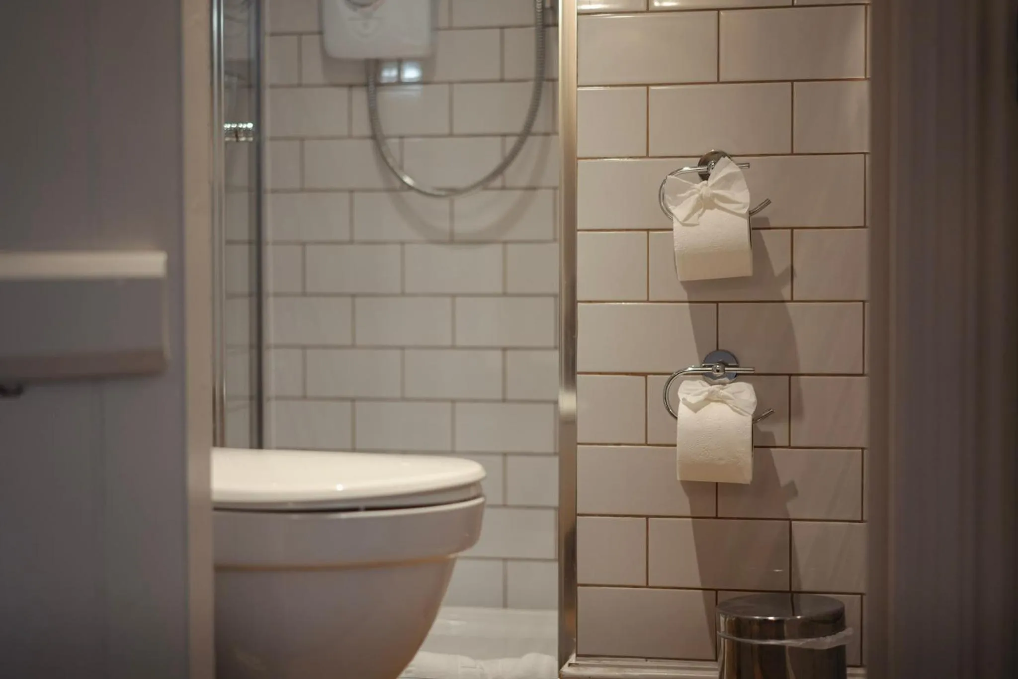 Bathroom in The Falkland Arms