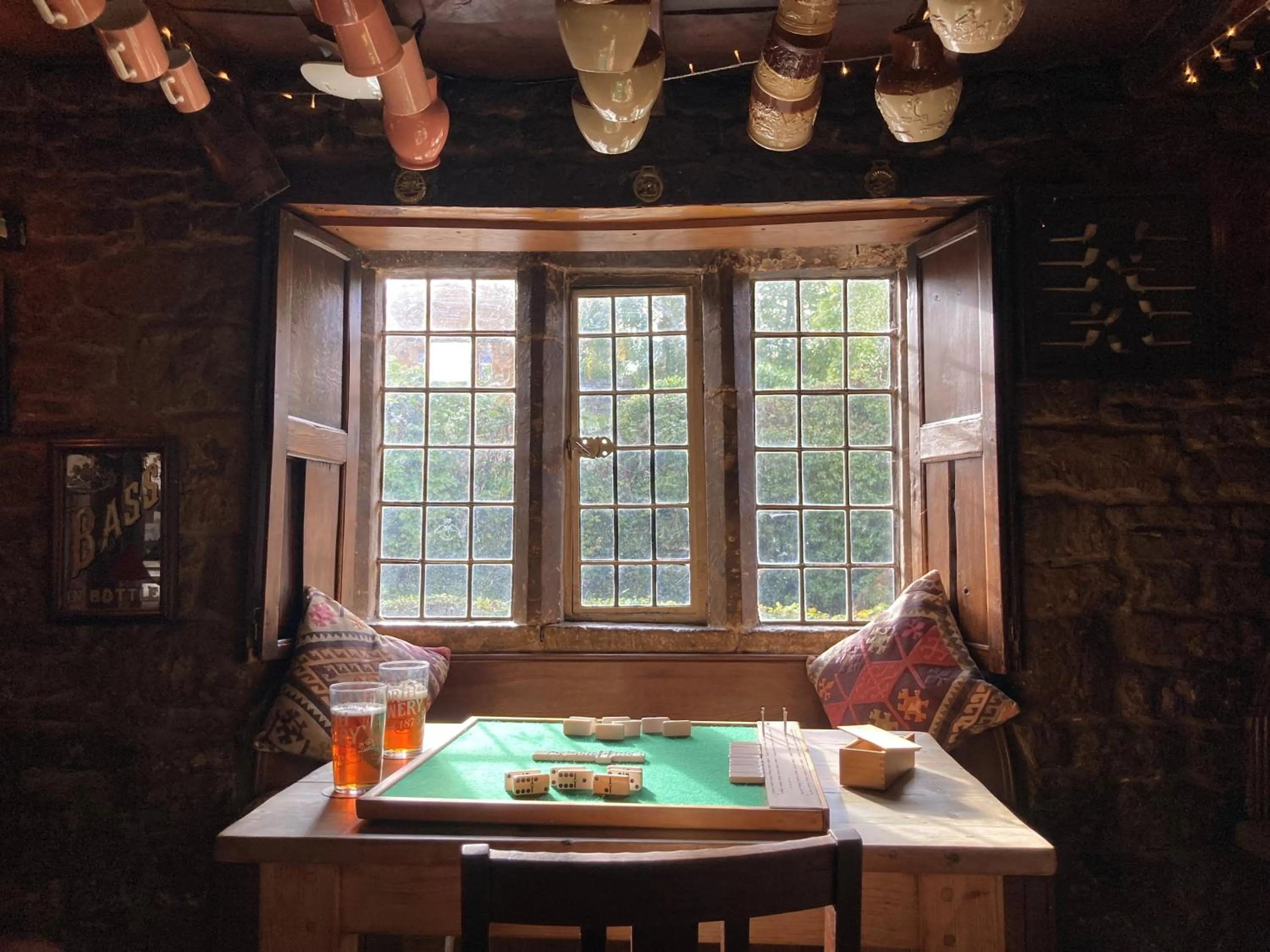 Restaurant/places to eat in The Falkland Arms