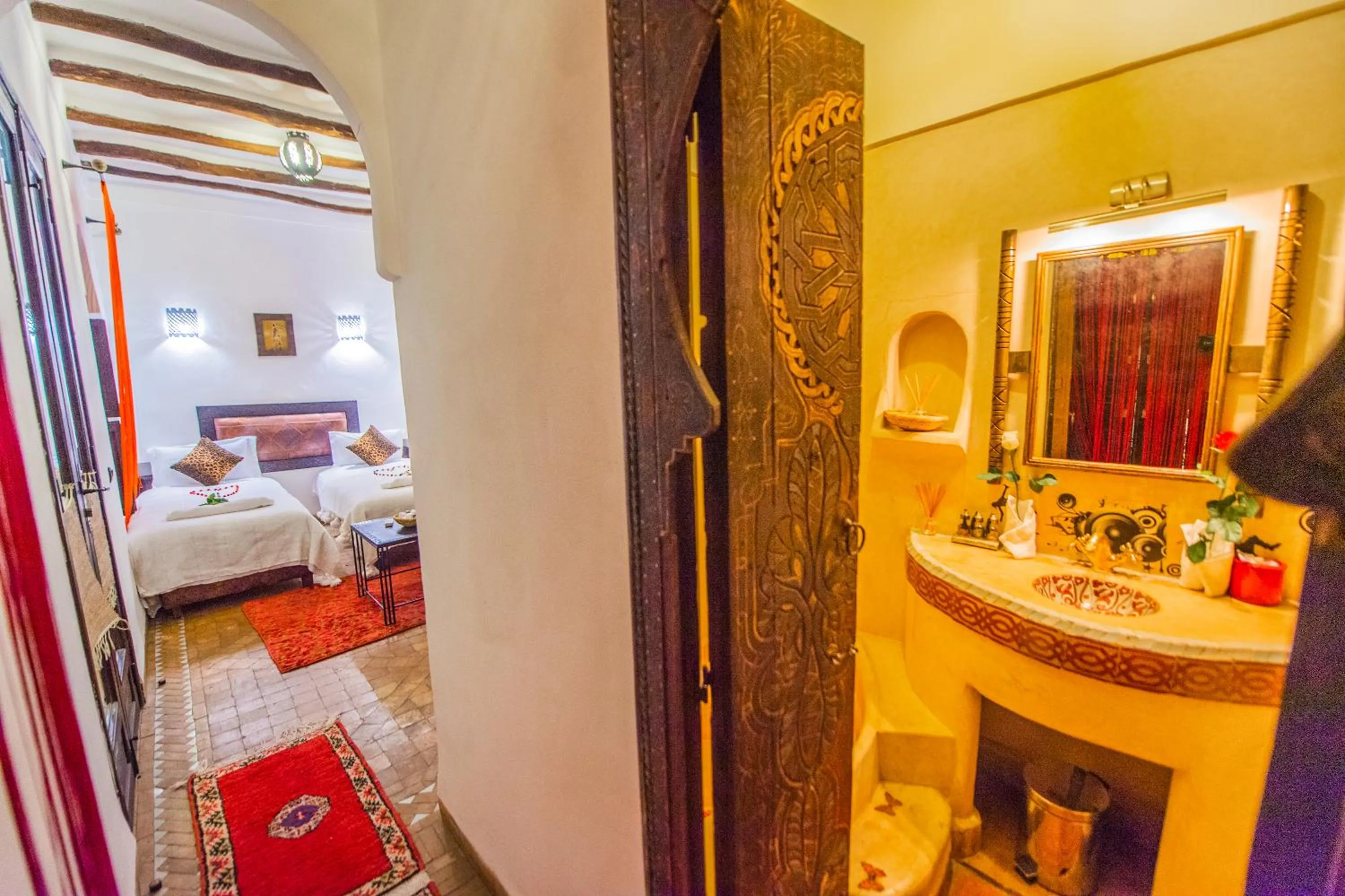 Shower, Bed in Riad Khabia & Spa
